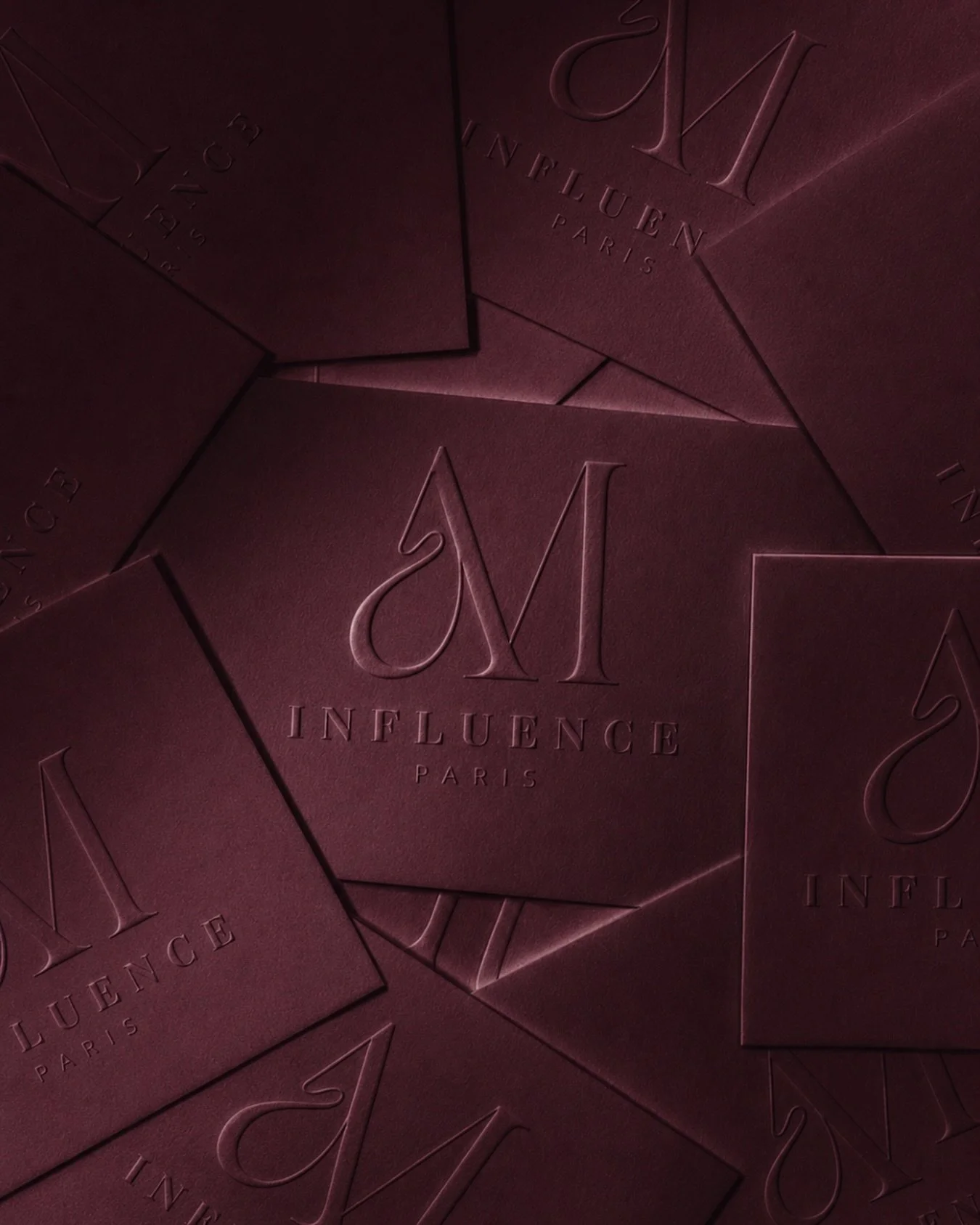 Bienvenue chez AM INFLUENCE Paris.
Nous sommes une agence de communication sp&eacute;cialis&eacute;e dans le branding, la strat&eacute;gie digitale et le design d&rsquo;exp&eacute;rience. Notre mission ? Accompagner les entreprises ambitieuses &agrav