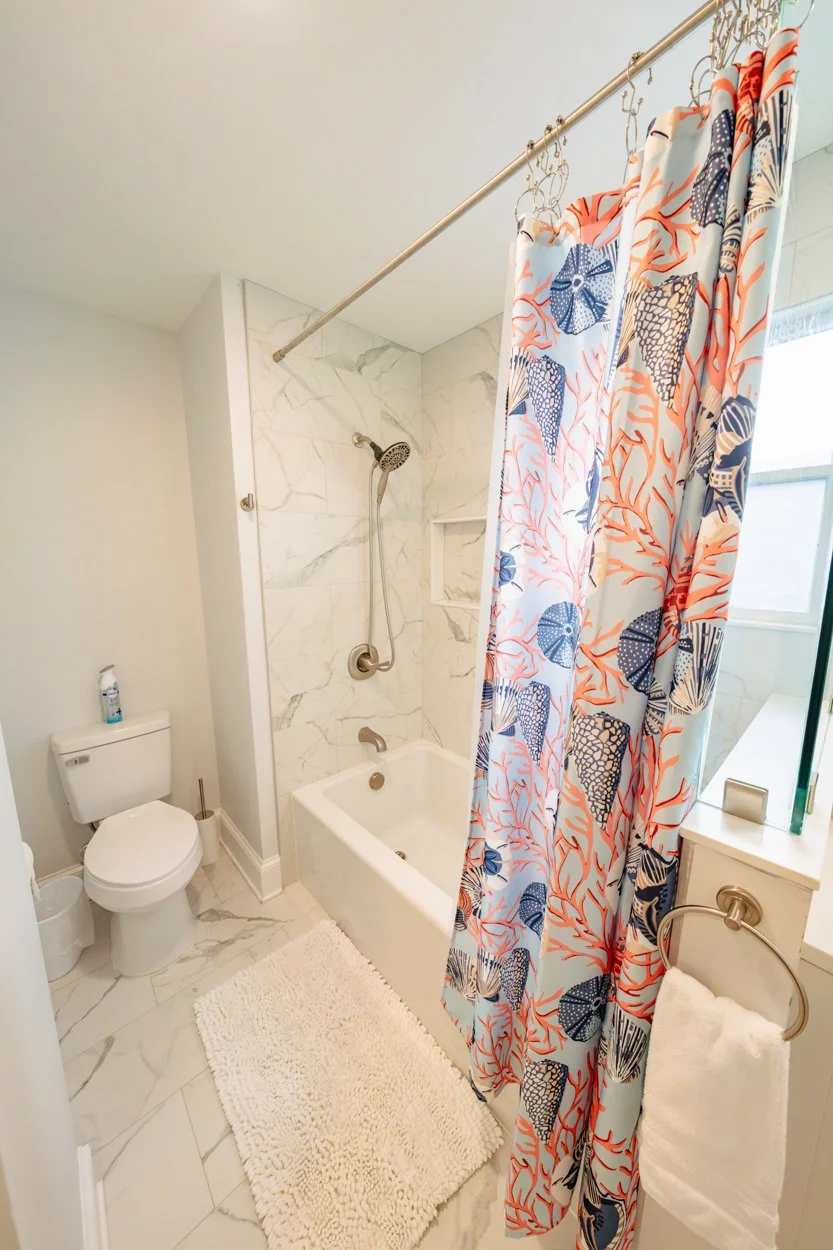 61 Allured Living 2nd Full Bath.jpg