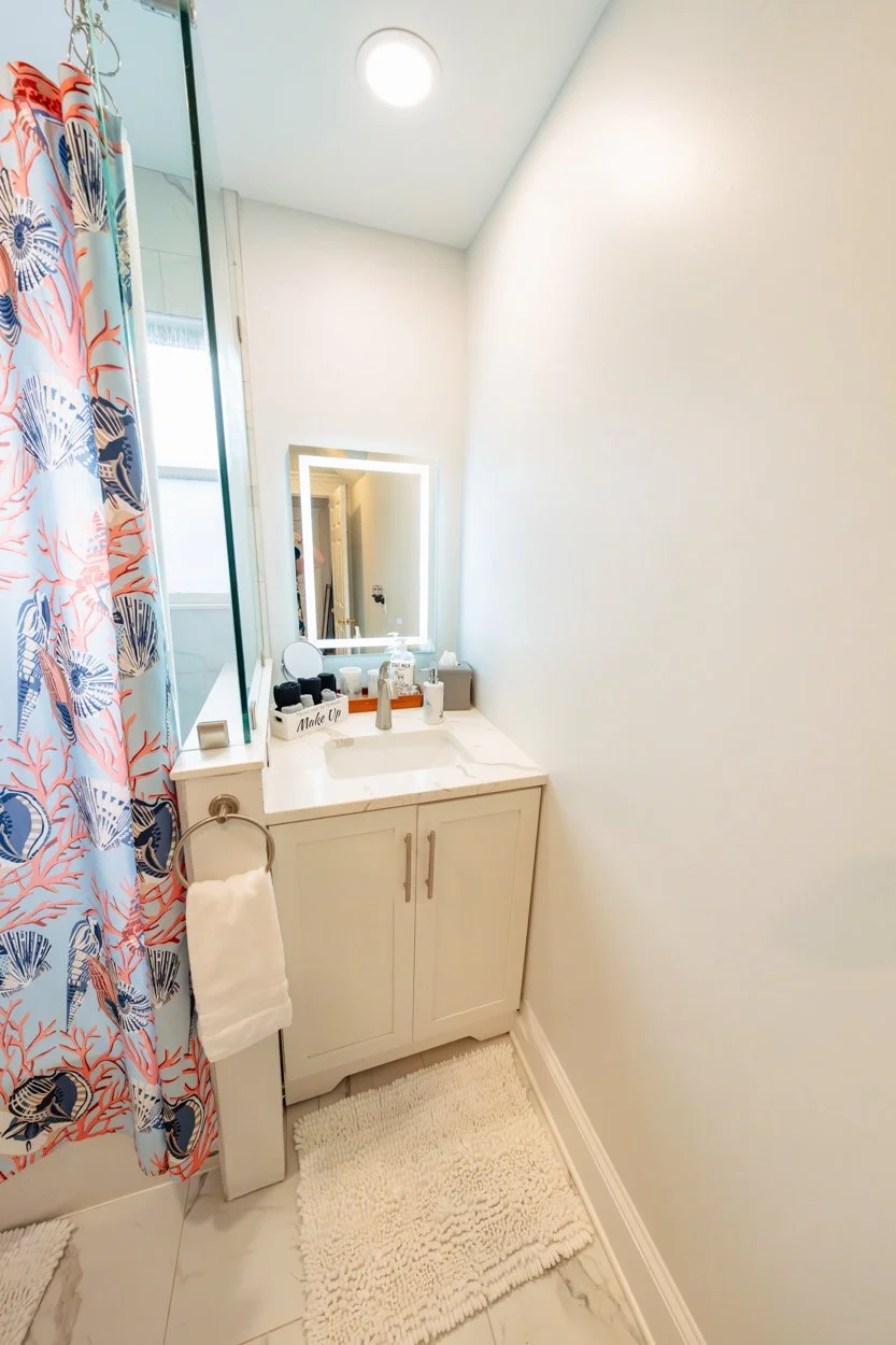 62 Allured Living 2nd Full Bath.jpg