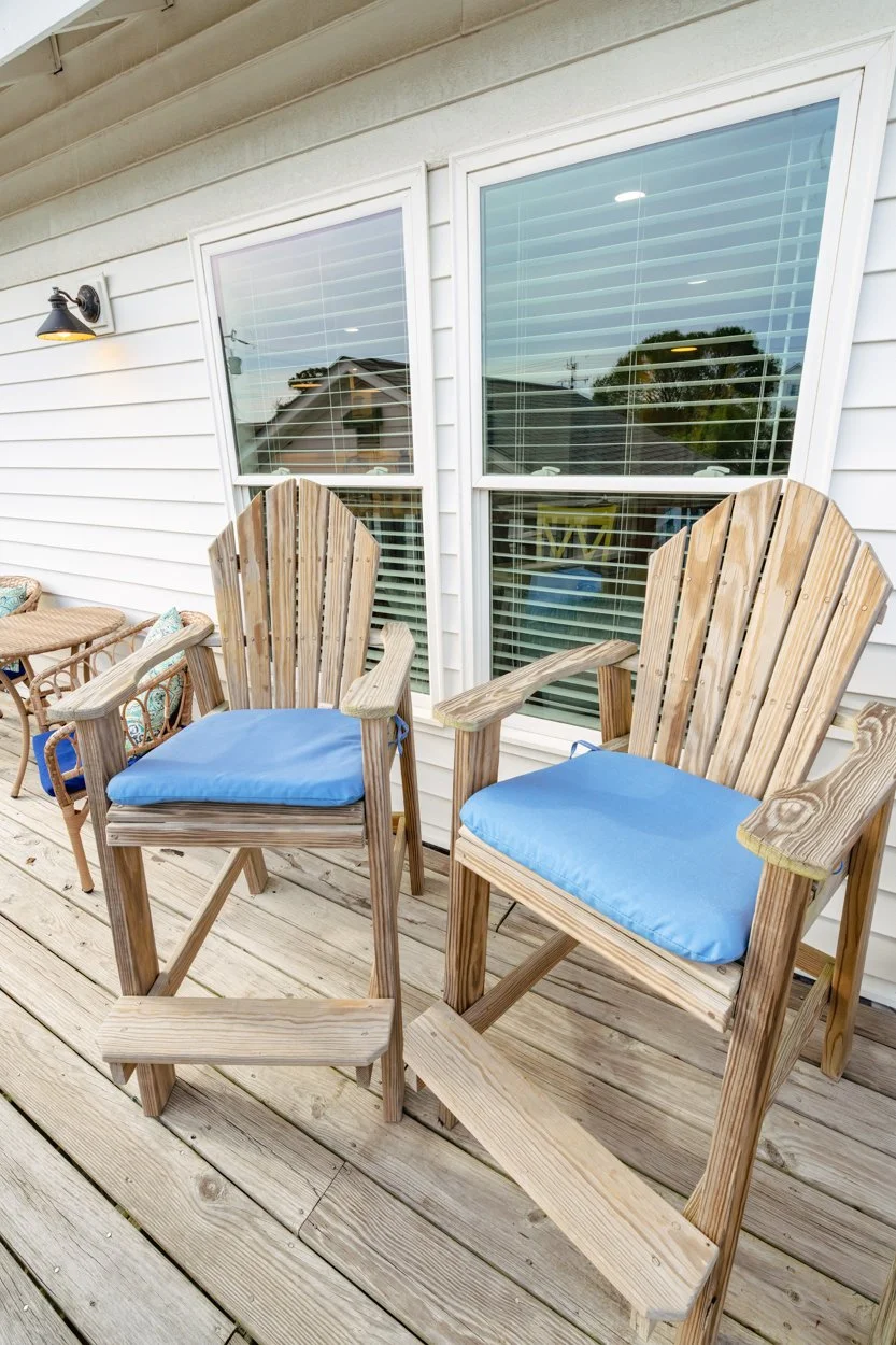 65 Allured Living Deck.jpg