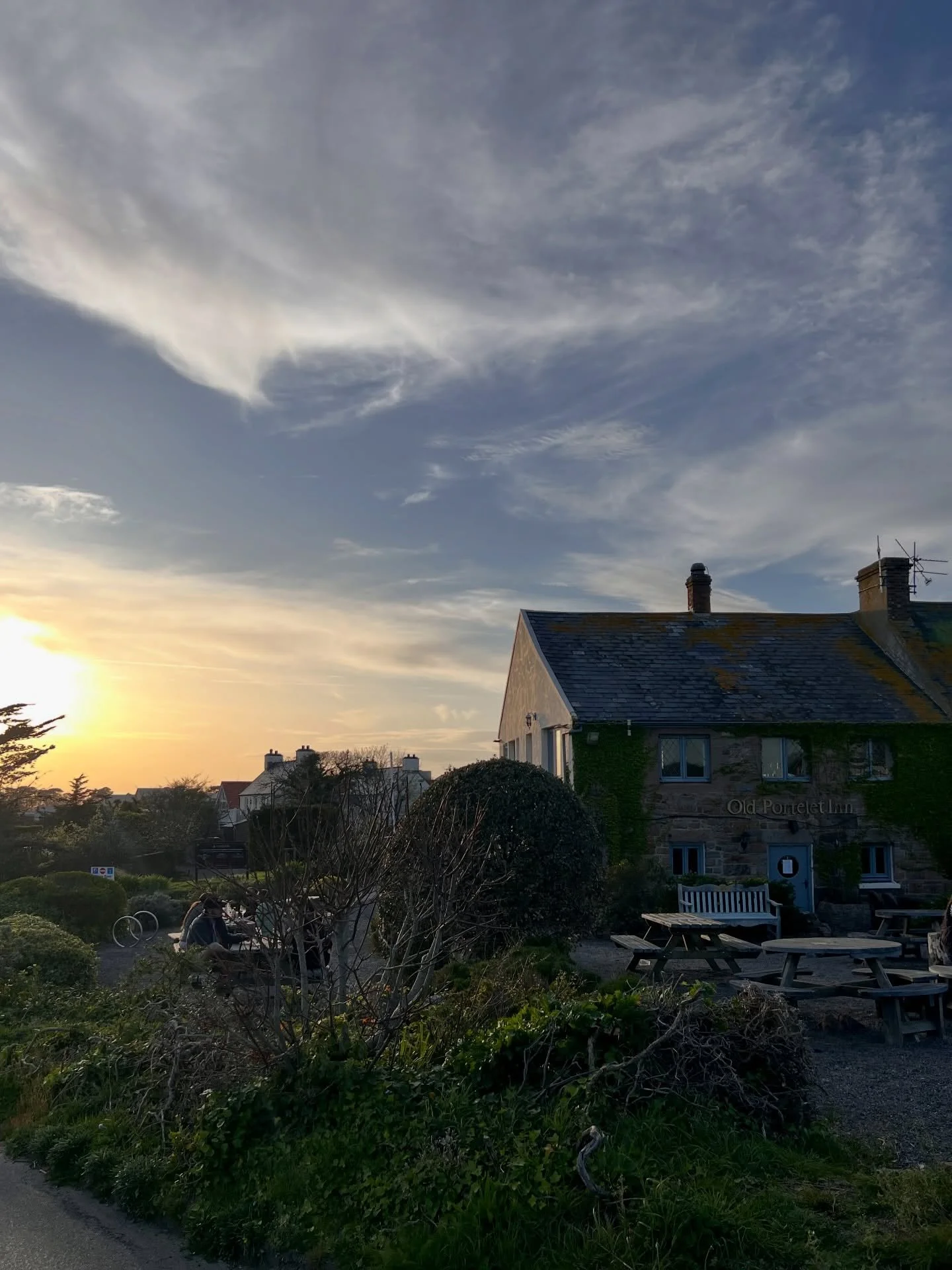 A really nice week in the (sunny!) channel islands for spriiiiing 🇯🇪🌸🙂&zwj;↕️