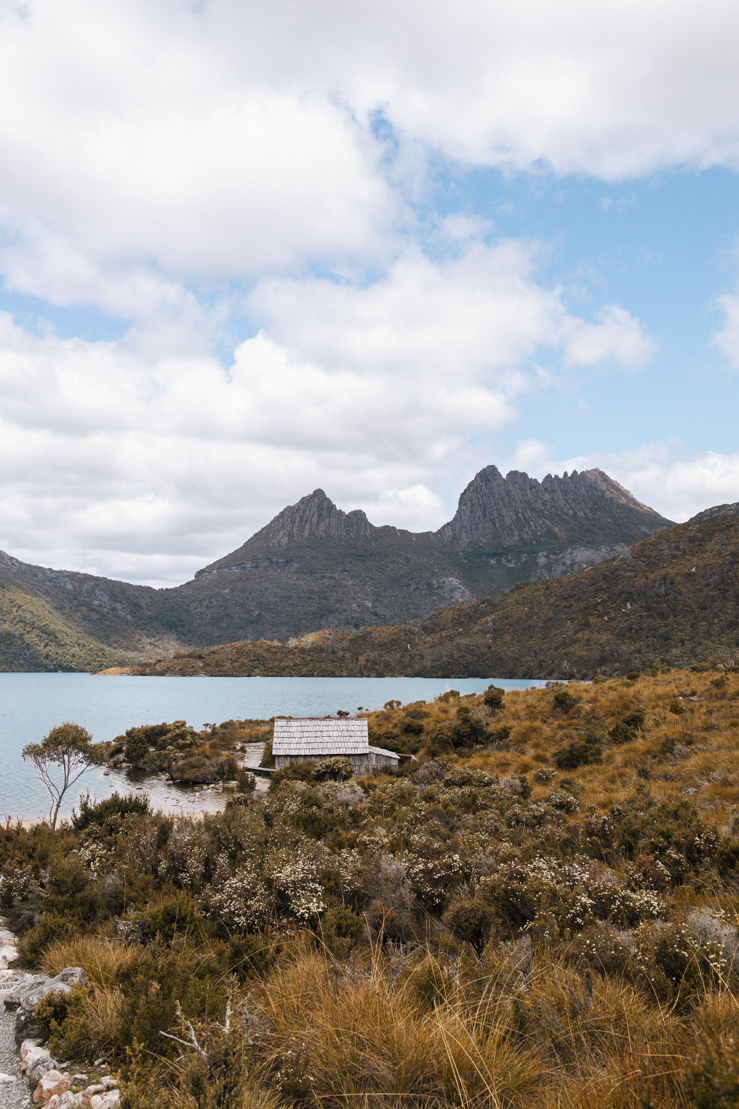 Hiking Cradle Mountain in Tasmania, Australia