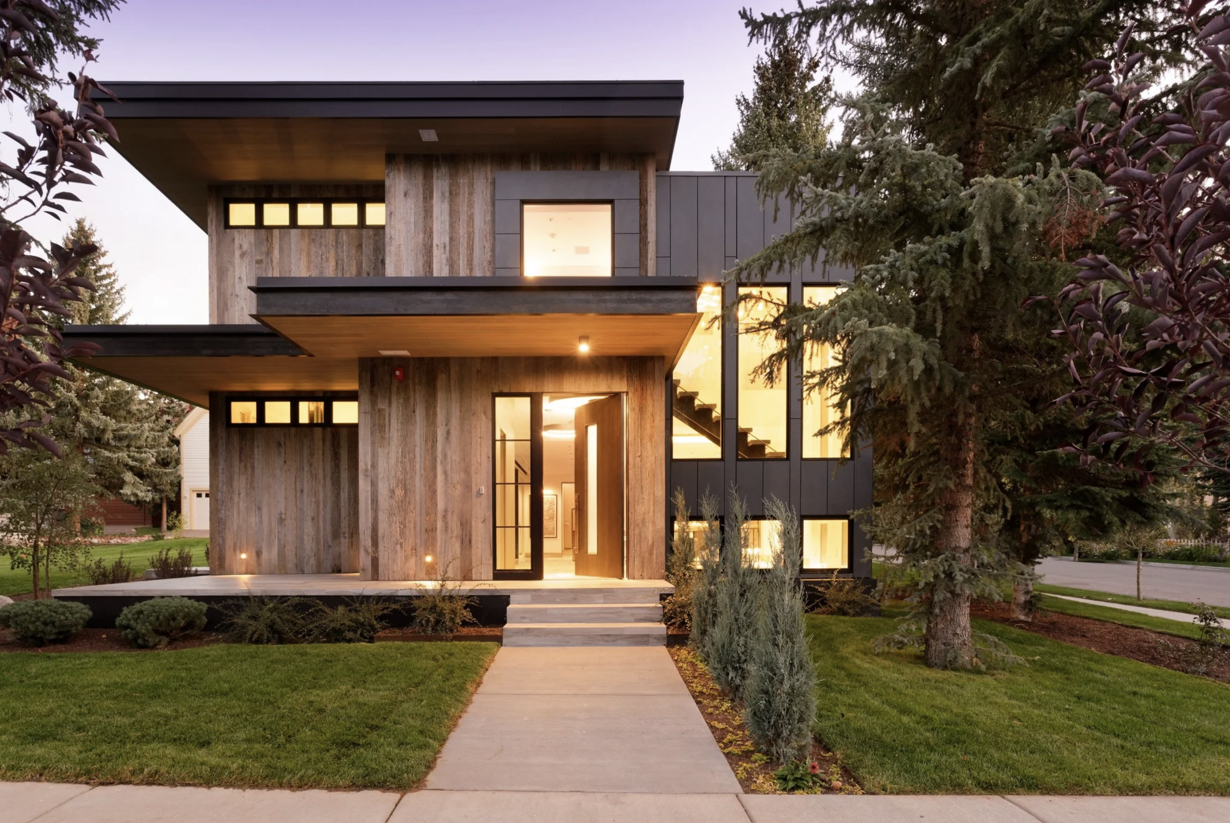 905 E Hopkins - Entry