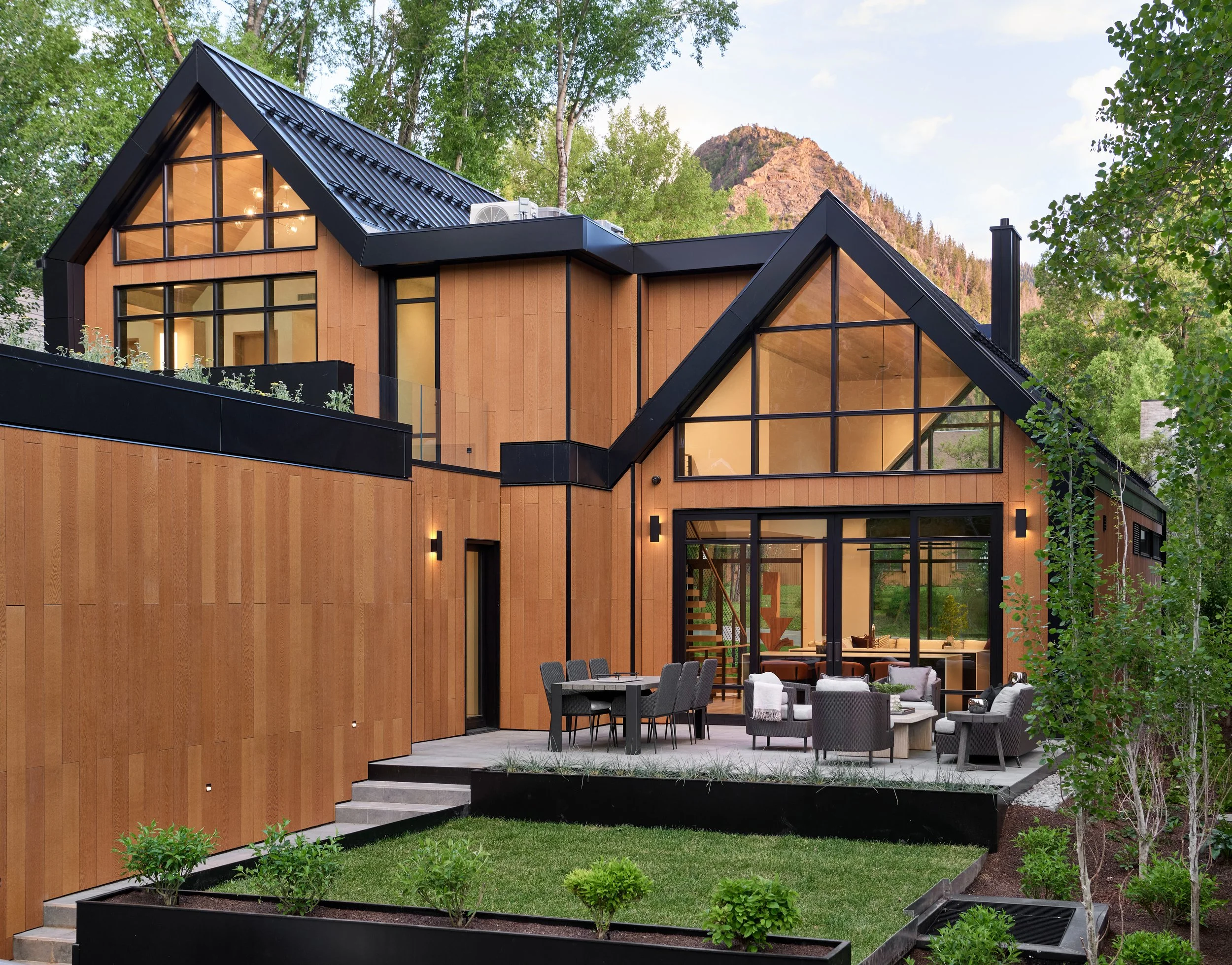 810 W Smuggler Outdoor Space