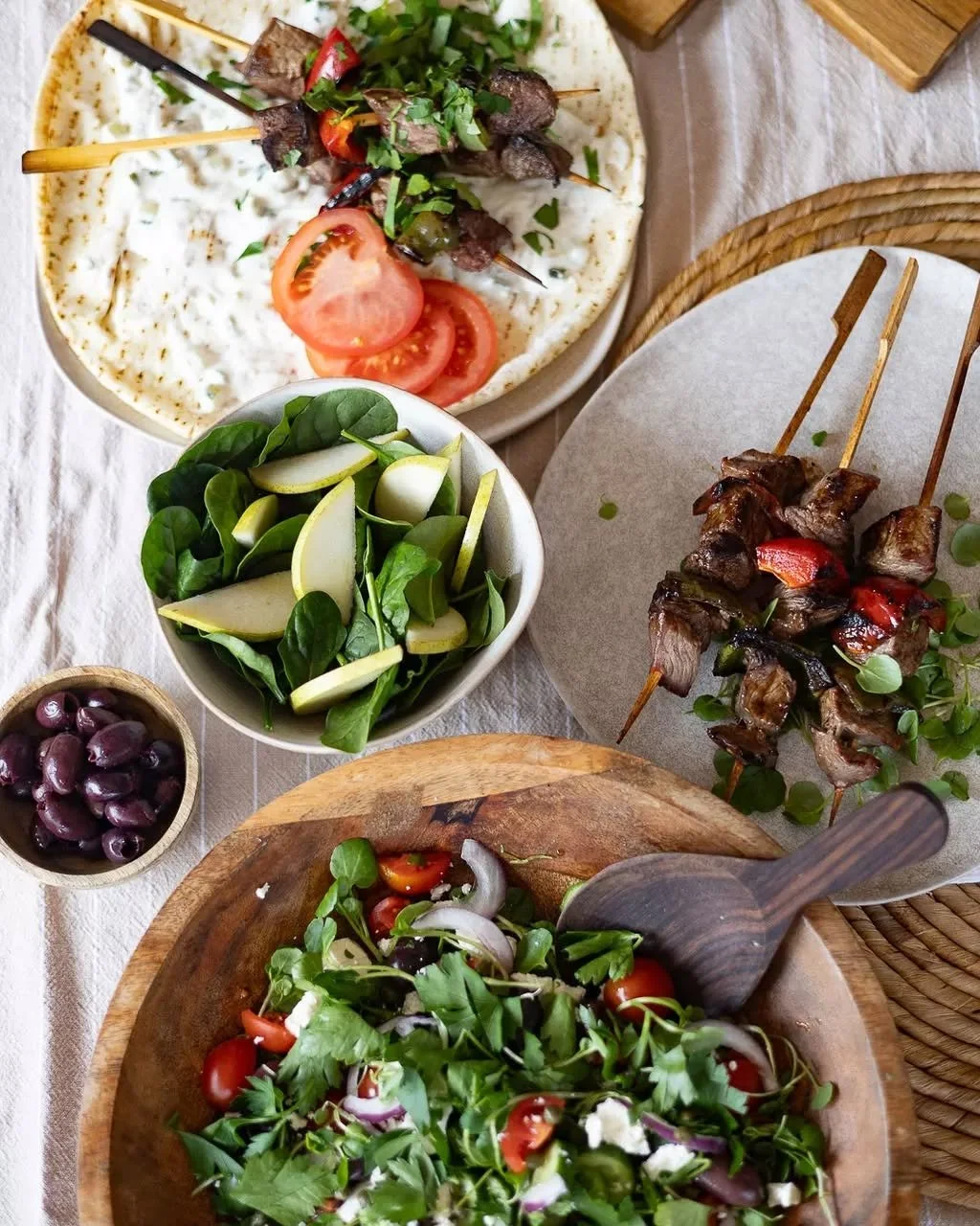 I do love creating a table scape in our styled shoots, it's fun playing with colours and textures in foods, bowls, linens, ceramics. Here I created a Greek Style BBQ for our client @driftwoodwinery_margaretriver telling the brand story through visual