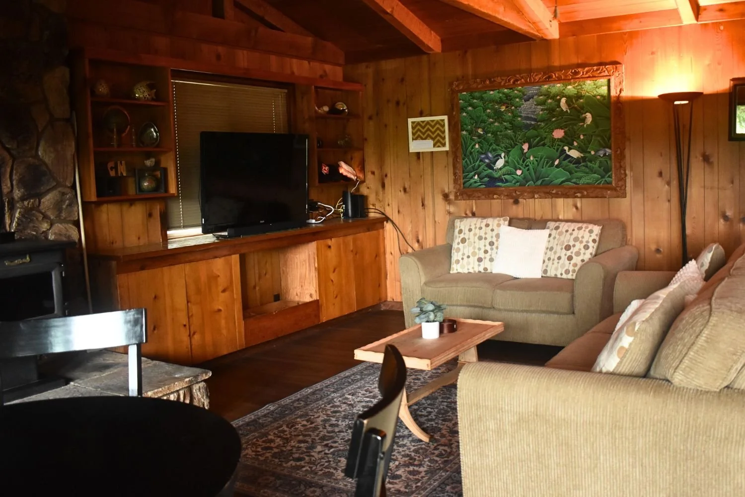 03-oregon-brookings-chetco-retreat-living-room.jpg