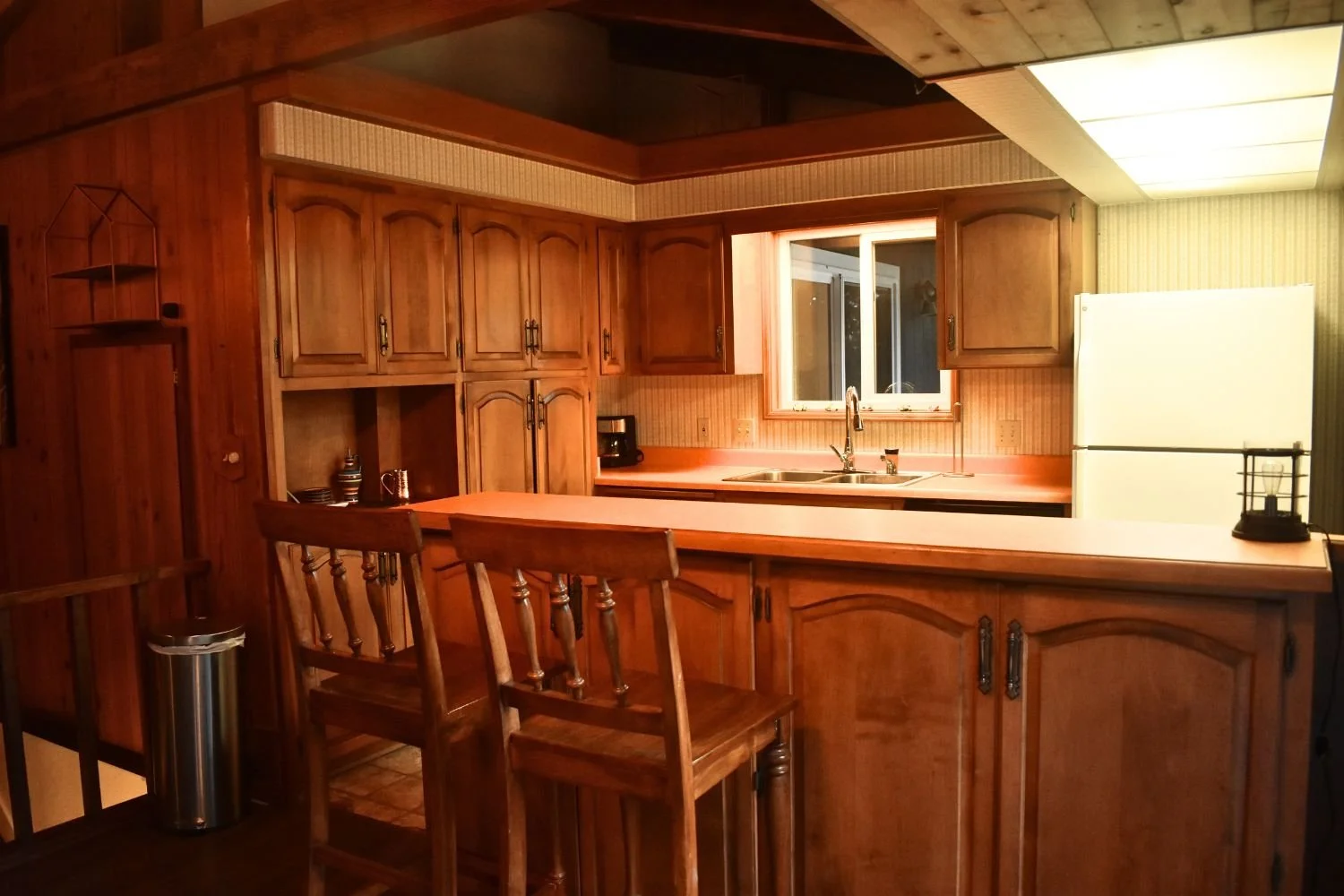 10-oregon-brookings-chetco-retreat-kitchen-interior-view.jpg