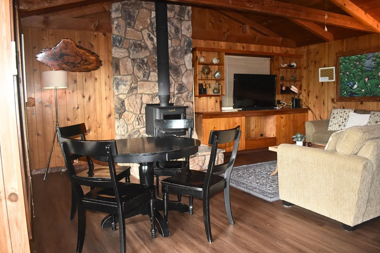 06-oregon-brookings-chetco-retreat-dining-and-living-room.jpg