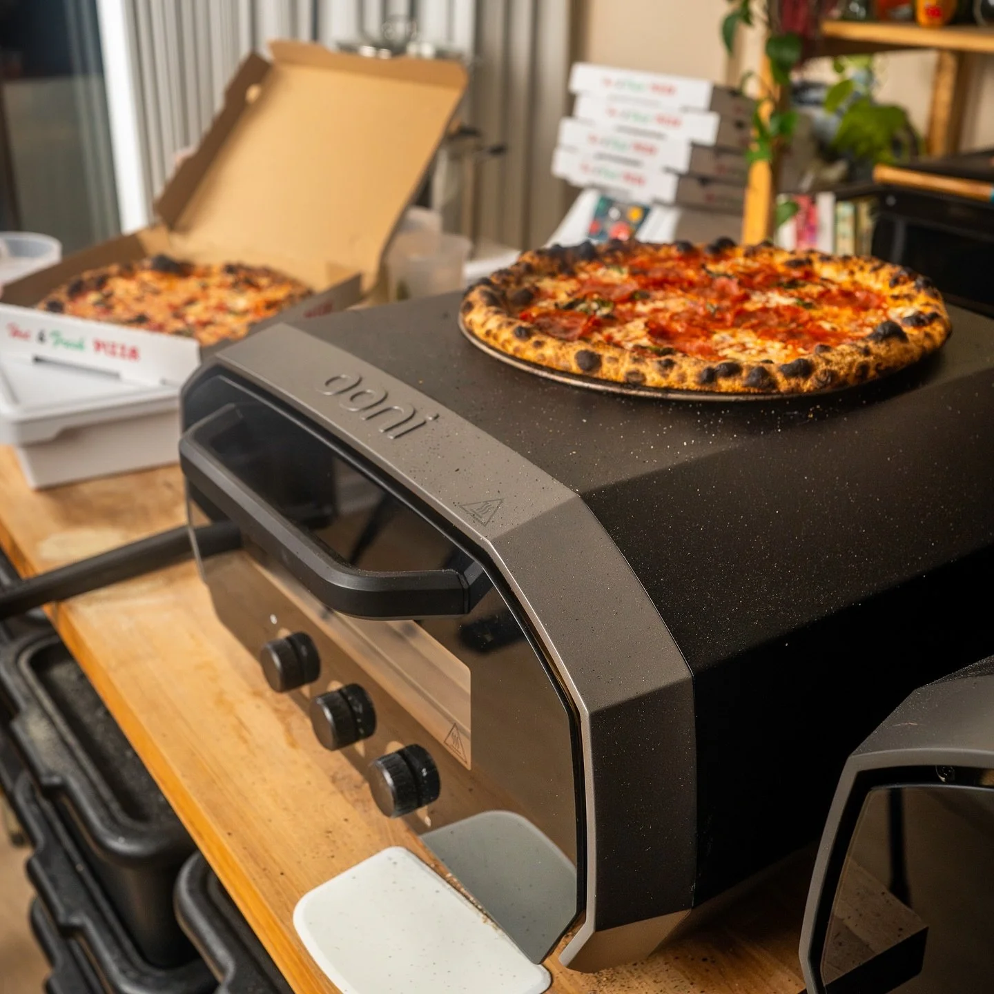 A very candid peek into the workshop on pickup night and an appreciation post to the lovely folks over at @oonihq for supporting me for all these years. 

Honestly, the only oven I use these days is the Volt. It came at the perfect time - right when 