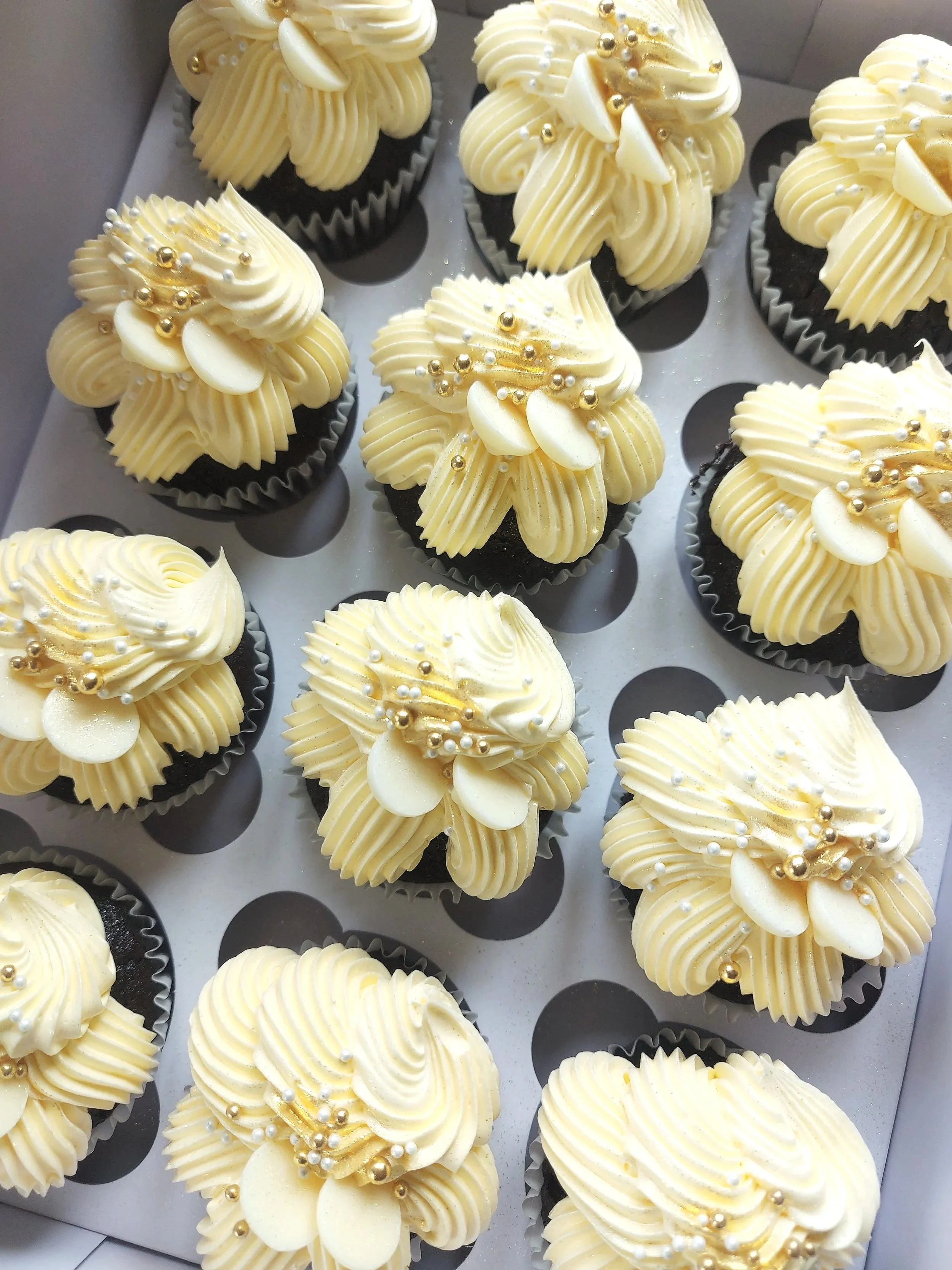 Exquisite White & Gold Celebration Cupcakes