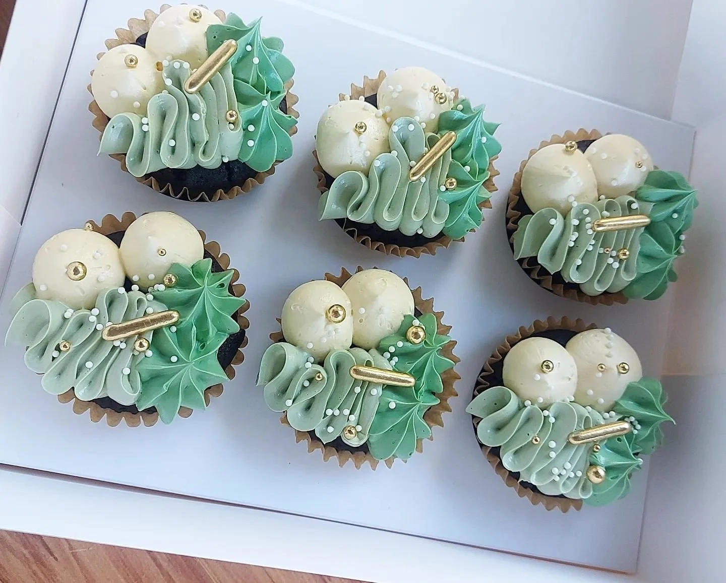 Allergy-Friendly Mixed Piping Cupcakes