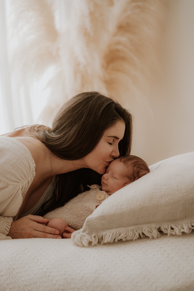 Newborn session -23.jpg