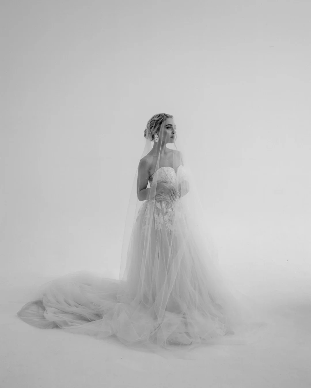 A study in elegance. 🕊️ Modern silhouettes, timeless grace, and a gown that tells its own story. 

Photographer: @fernandakingweddings 
Workshop Host @charlottewiseeducation
Make Up by @makeup_bykatie
Hair by @cindytreats4hair
Dresses @littlelondonb