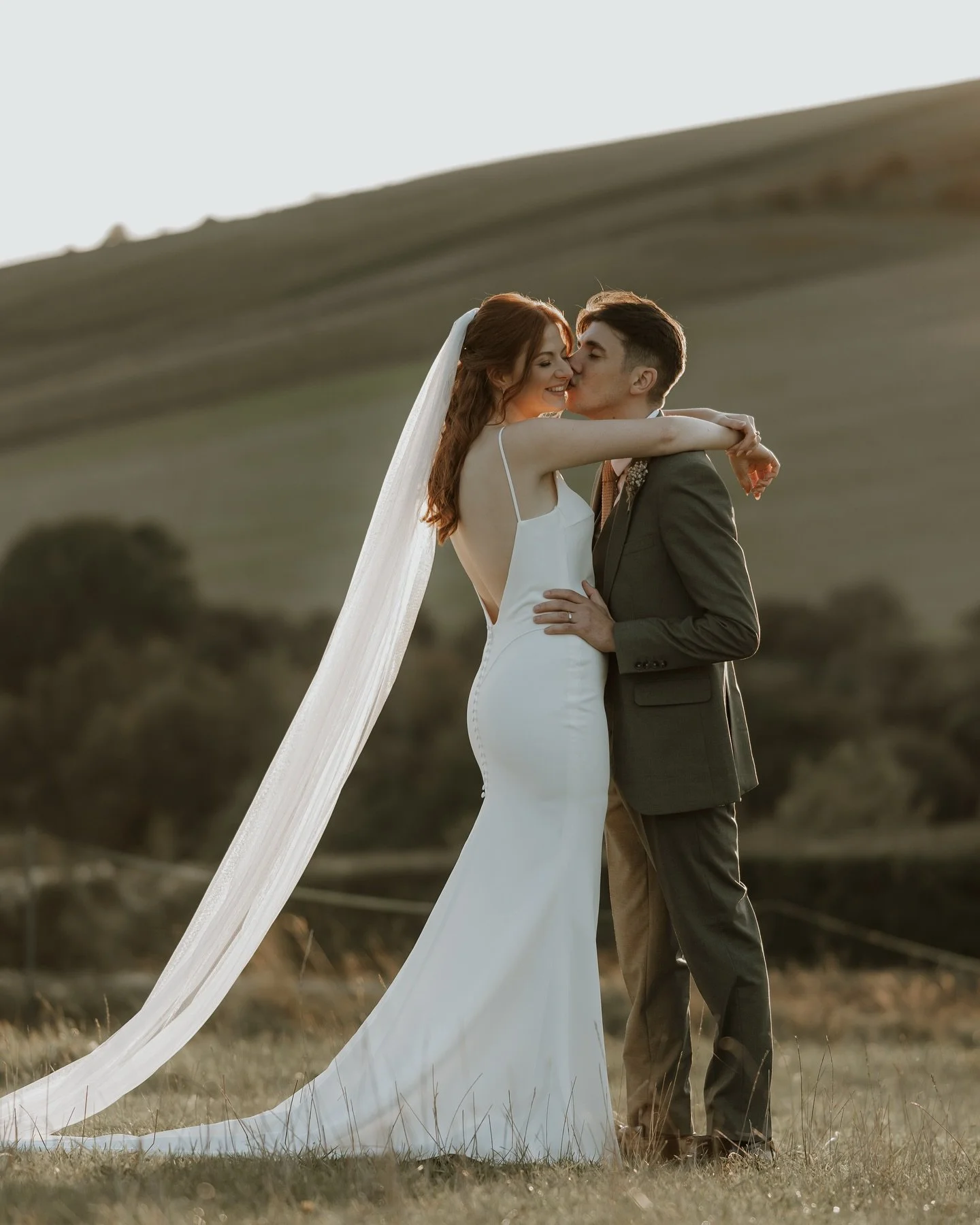 Magical Golden Hour ✨ 

#surreyweddingphotographer #surreywedding #surreyweddings #surreybrides #surreylife #weddingday
