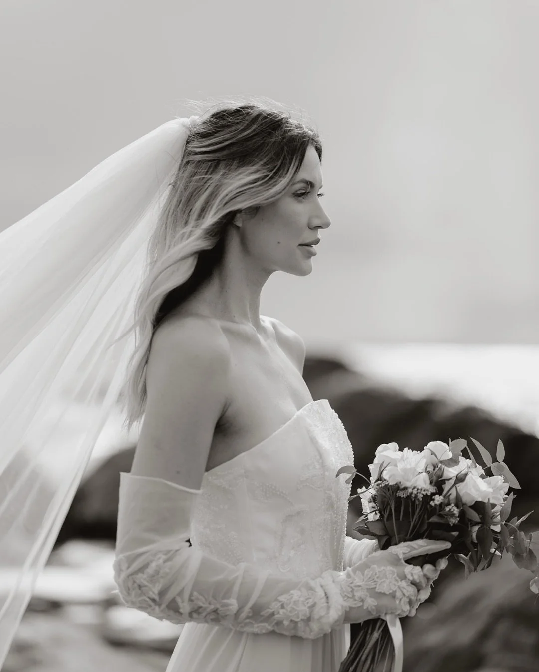 #wedding #weddinginspiration #beachwedding  #beachweddingdress #weddingdress #weddinginspo 

Dress @katyakatyalondon
Make up @tairuggerii
Hair @muhdecarvalho
Model @euamandaadam
Shoot Assistant @paulafrizzas
Flowers @florabetel
Stationery @imos.ink
V