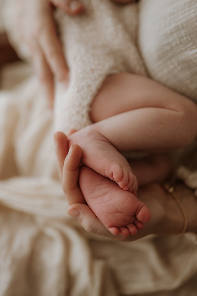 Newborn session -2.jpg