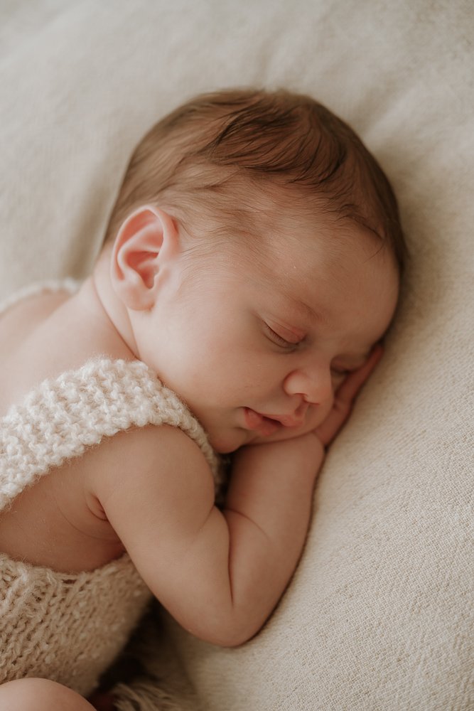 Newborn session -19.jpg