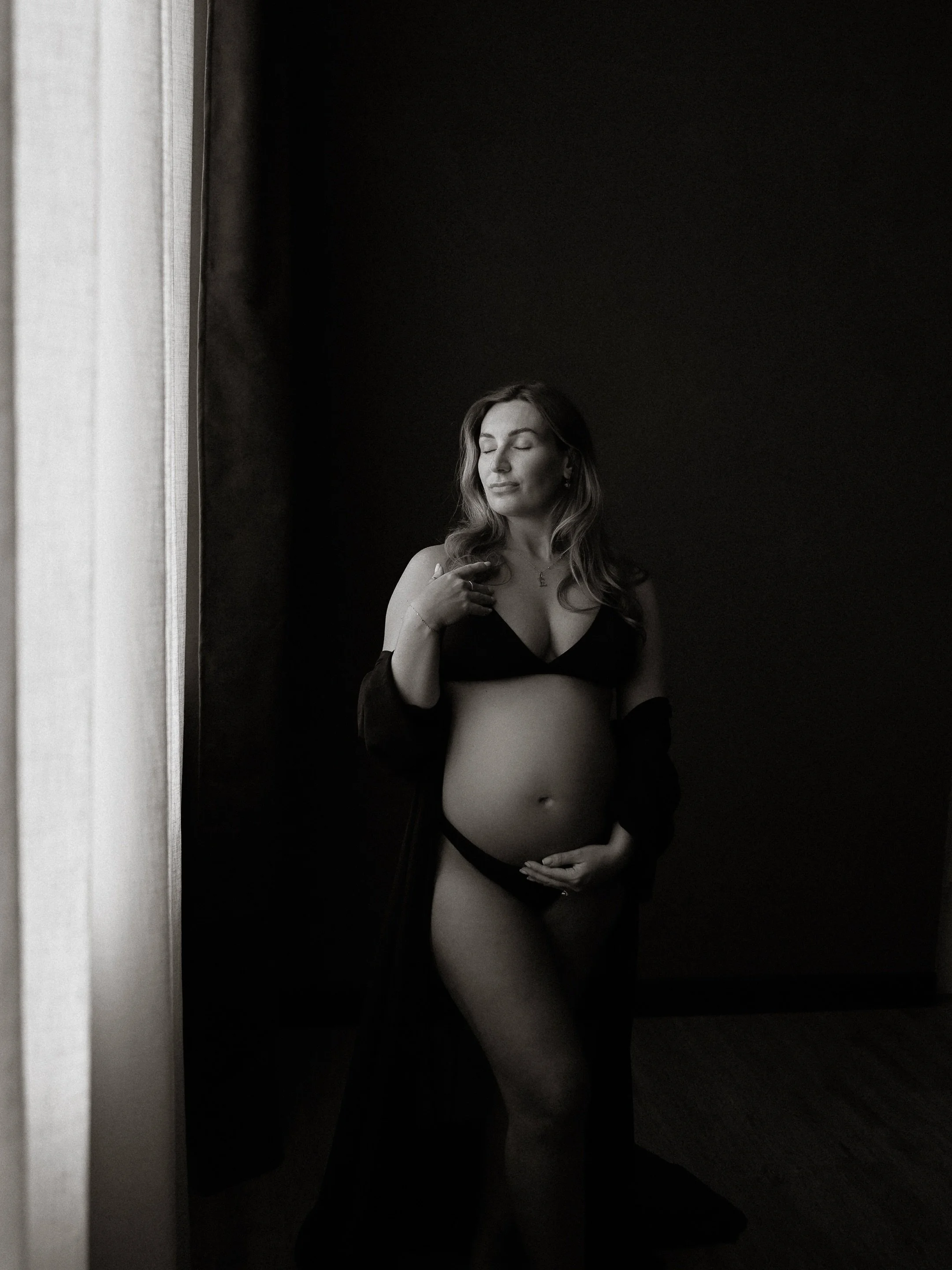 Finally getting around to editing these! A few more snips from the @sophieleaphotography workshop back in June. Life has been so crazy lately, but this glowing mama-to-be was well worth the wait. ✨

Maternity Sessions - Link in Bio

_________________