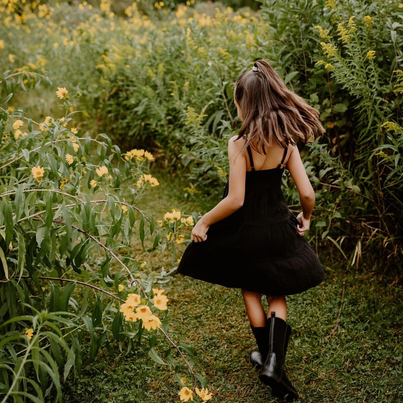 Two weeks out from surgery and I can't believe how fast it has arrived! Thank you to everyone who has booked their fall photos early this year. I'll be shooting and editing like crazy for the next 14 days. Then I will see you all after Thanksgiving f