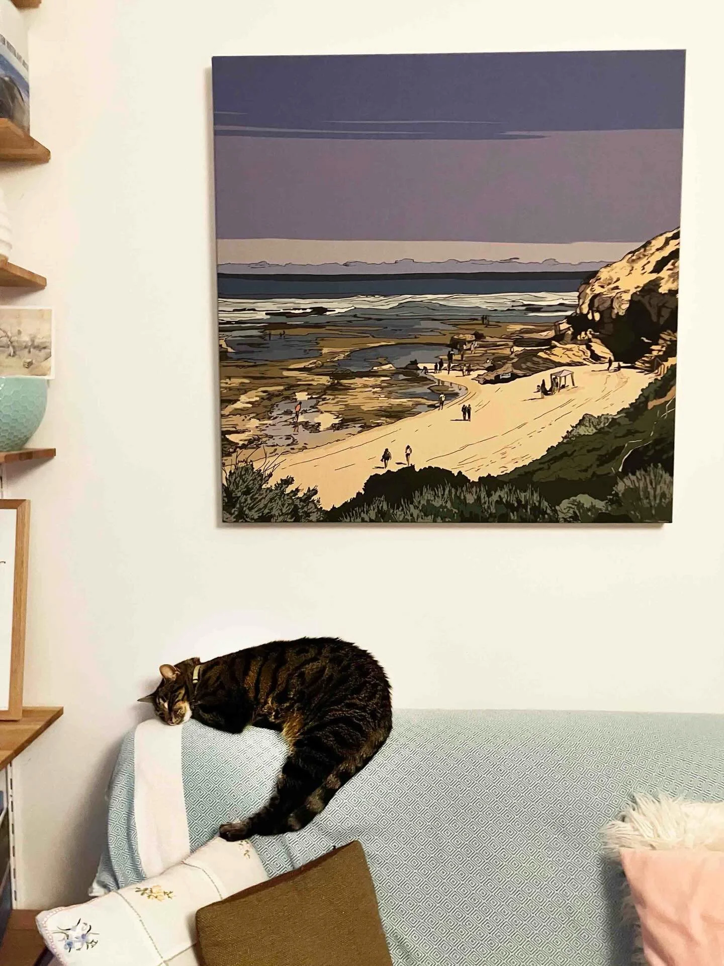 Isn&rsquo;t it great when your pet gives you great insta material!  Thanks Alby 😊 Rocking my Sorrento Back Beach large linen &amp; cotton canvas 👌❤️🐈&zwj;⬛ #colourmeadow #artisansalleymornington #instacat #sorrentobackbeach #midcenturydecor