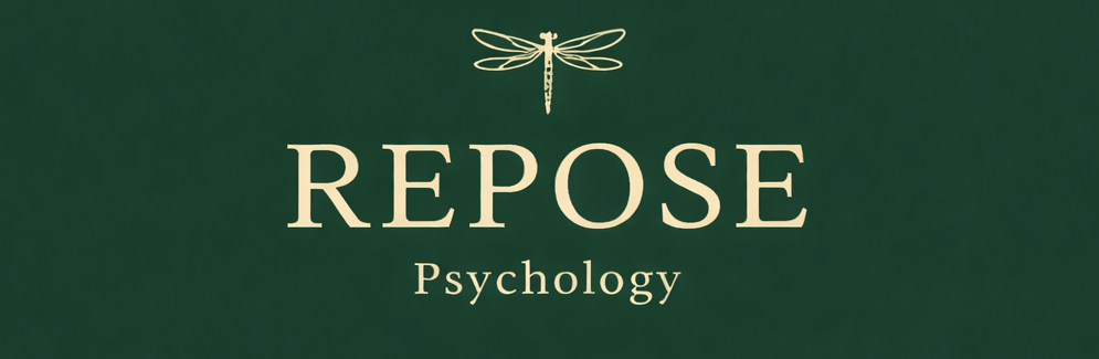 Green background with a white dragonfly graphic at the top, the word 'REPOSE' in large capital letters in the center, and the word 'Psychology' beneath it.