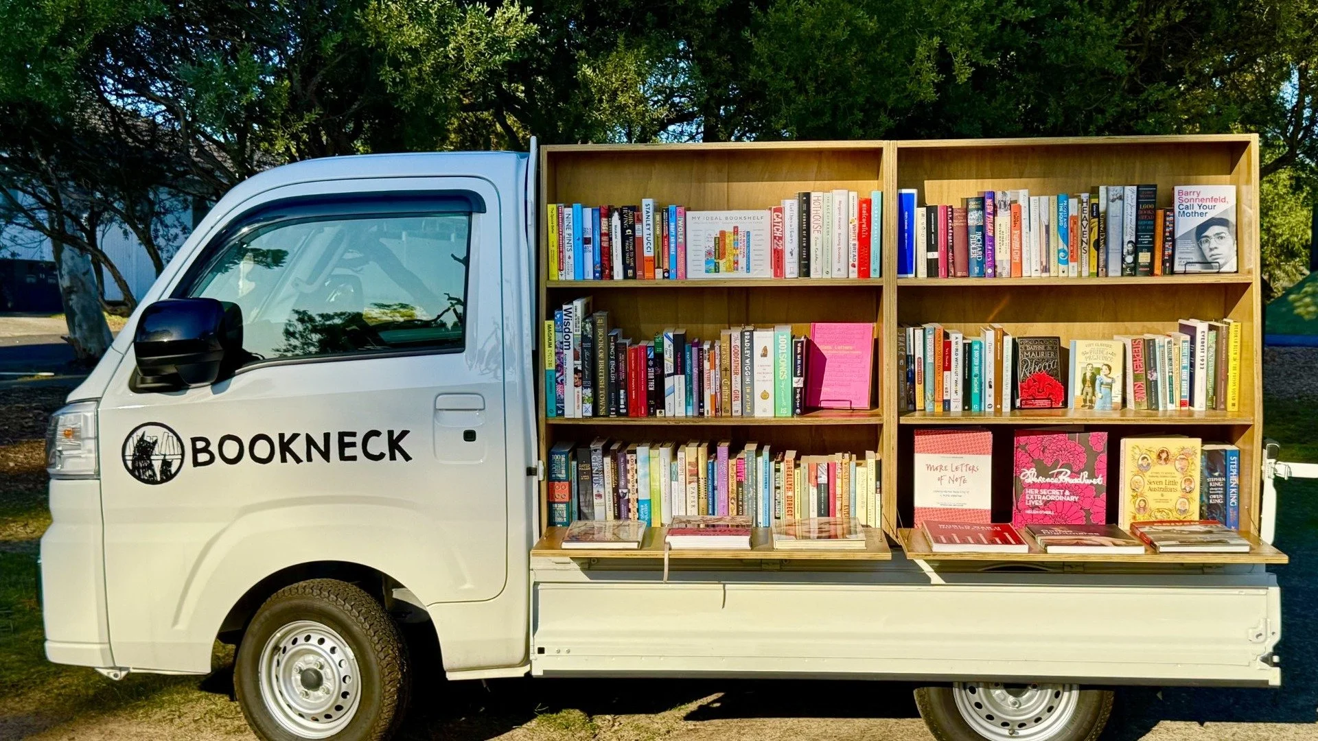 It lives!

✔️Adorably tiny Kei truck.
✔️Enormous collection of "Wow!"-inducing books.
✔️Strong muscles to lift said books... working on it.

Share the news far and wide and let us know where you'd like us to be. 

Have books, will travel 📚
