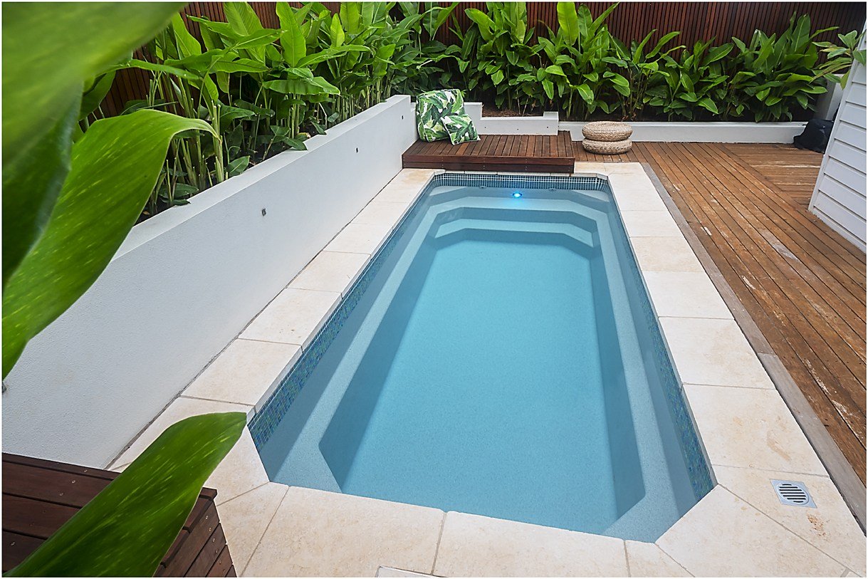 Plunge 4.8 Sapphire small pool