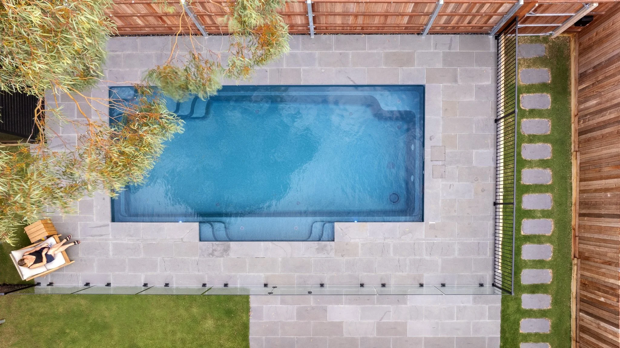 Vogue Pool | Sapphire Colour