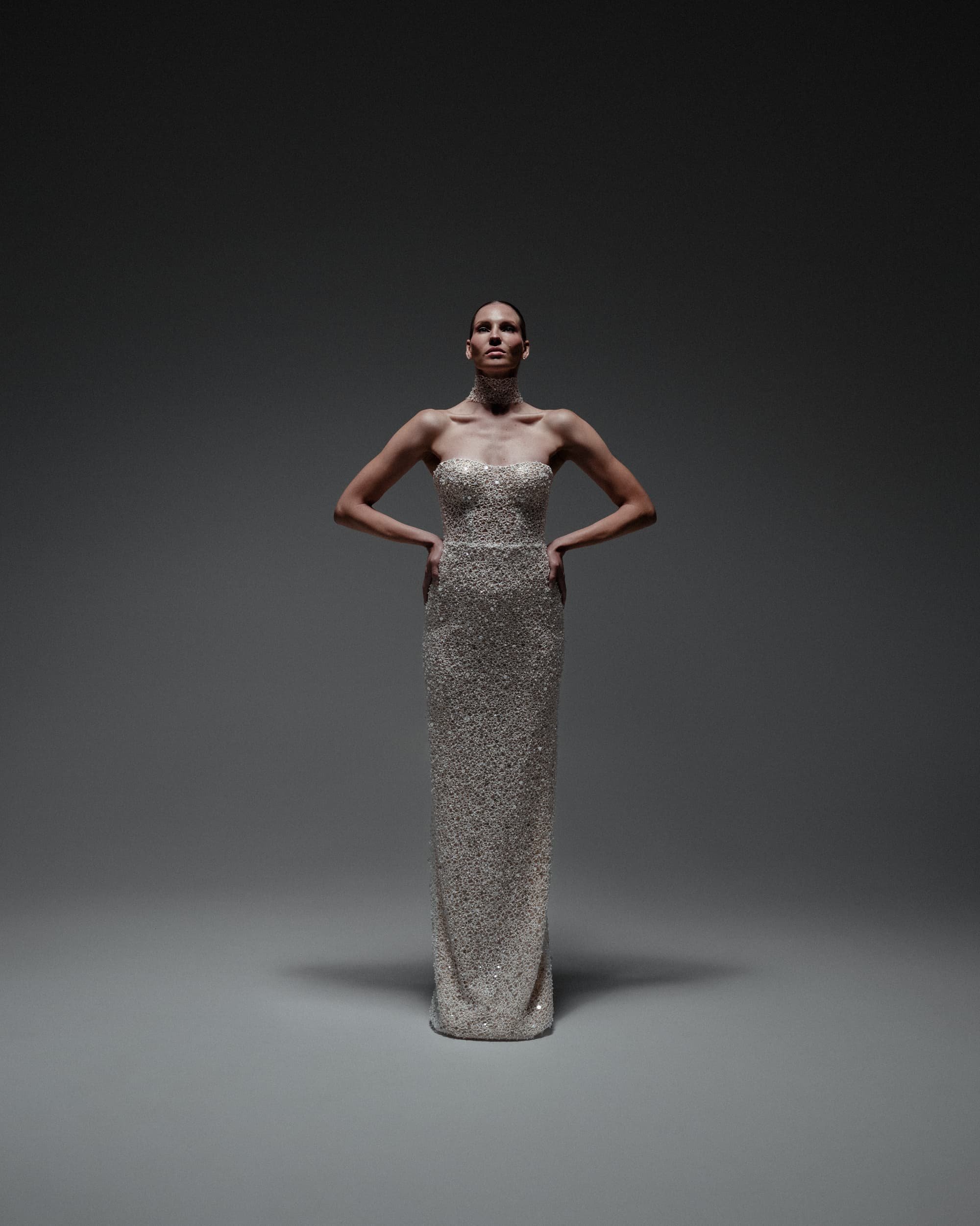 NUDE >