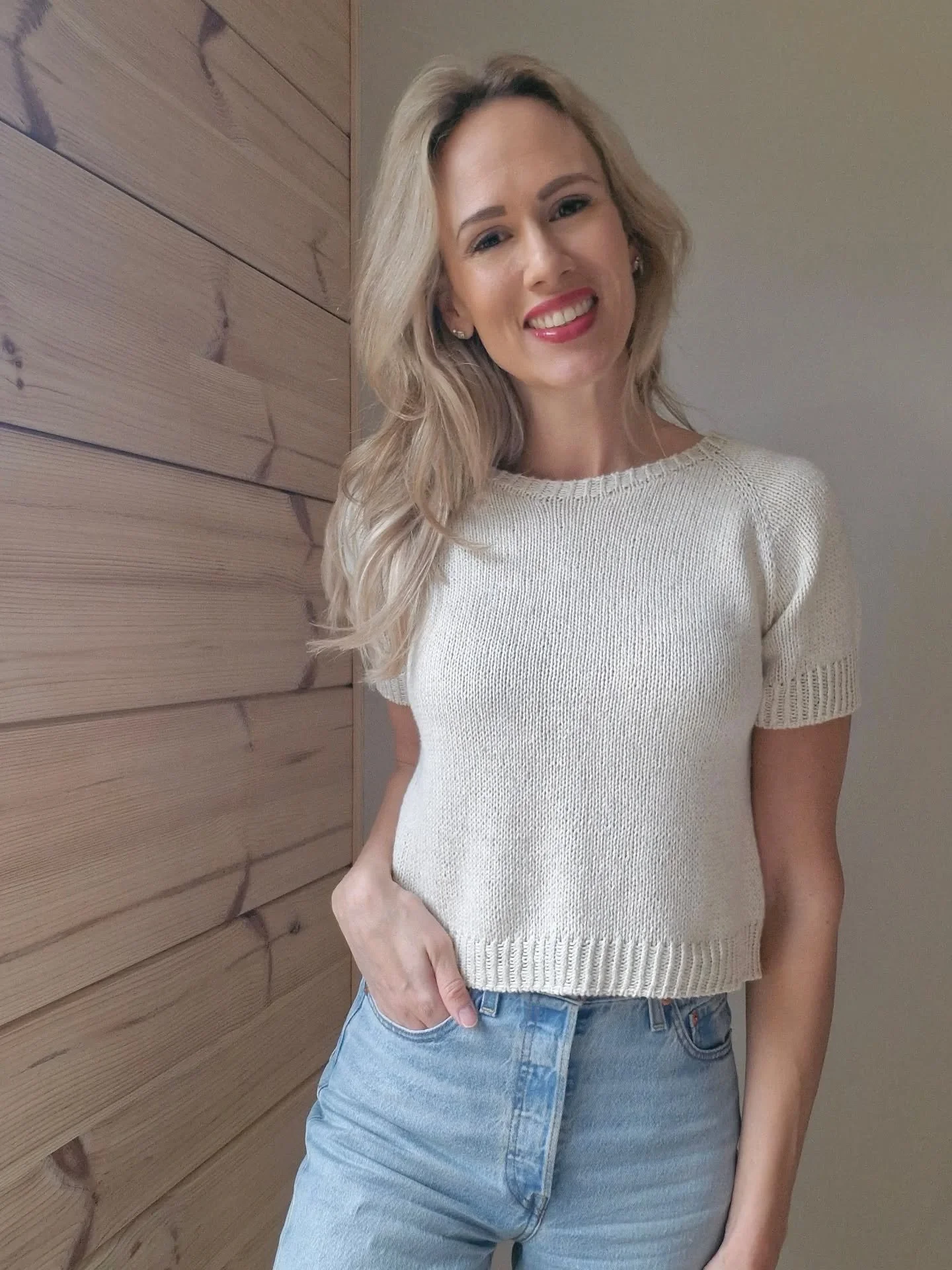 Time to Bloom -neuleen ohje on saatavilla! 😍

Klassisen, lyhythihaisen neulepaidan ohjetta on minulta kysytty useaan kertaan ja nyt se on viimein t&auml;&auml;ll&auml;. 🥰 T&auml;m&auml; raglanhihainen neulepaita neulotaan ylh&auml;&auml;lt&auml; al