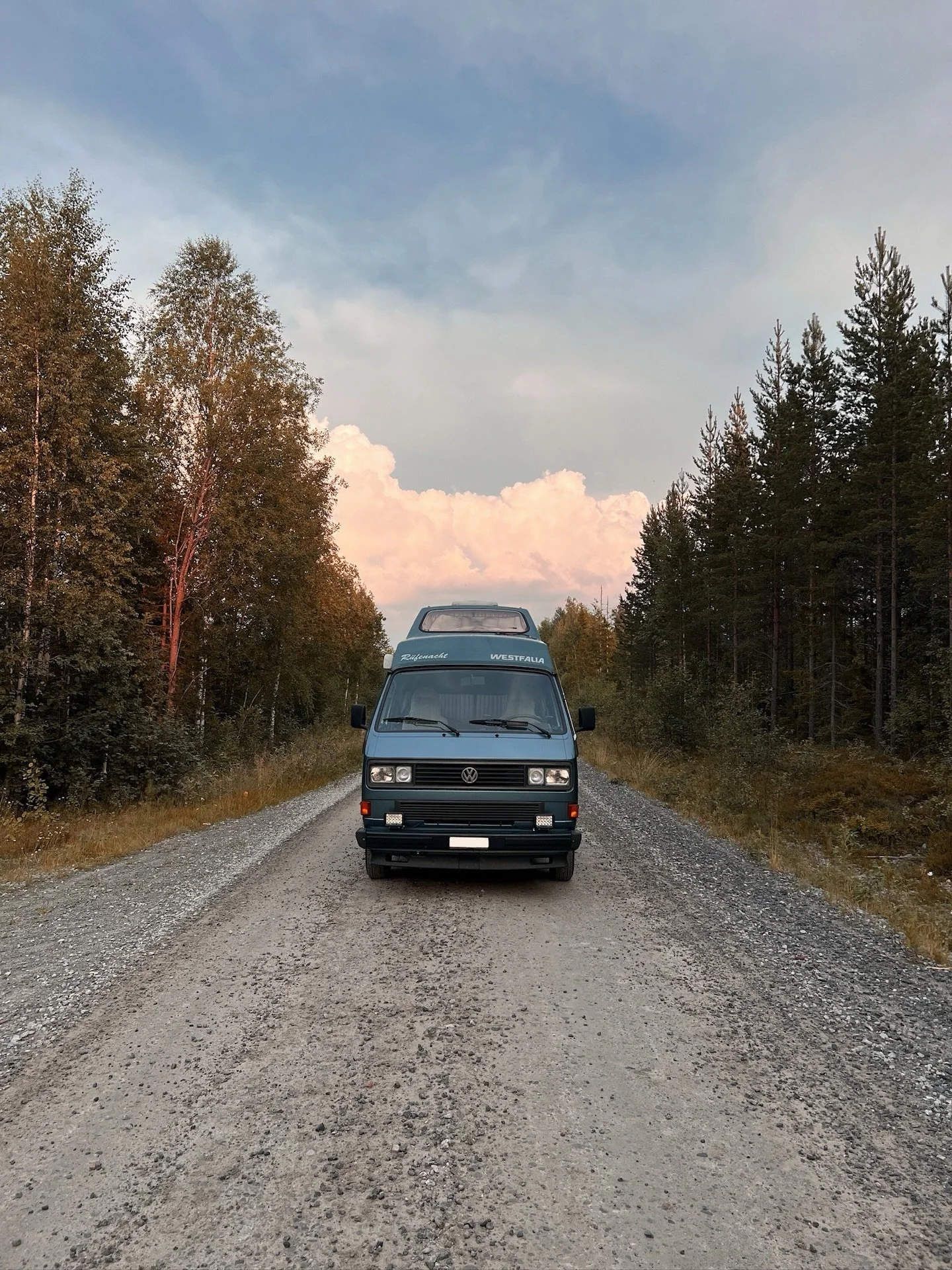 Willkommen ich bin Jason

Ich komme aus der Nutzfahrzeugtechnik und arbeite heute mit Elektro-Lastwagen und Hochvoltbatterien. Strom, Energiesysteme und Sicherheit sind f&uuml;r mich kein Hobby, sondern Alltag.

Gleichzeitig bin ich selbst unterwegs.