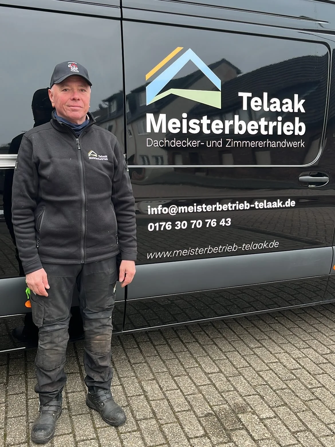 wir freuen uns, euch unseren neuen Dachdeckergesellen vorstellen zu d&uuml;rfen Volker. er unterst&uuml;tzt unser Team mit seiner Erfahrung und gelassenen Art.

herzlich Willkommen!

#dachdeckergeselle #handwerkskunst #meisterbetriebtelaak #dachdecke