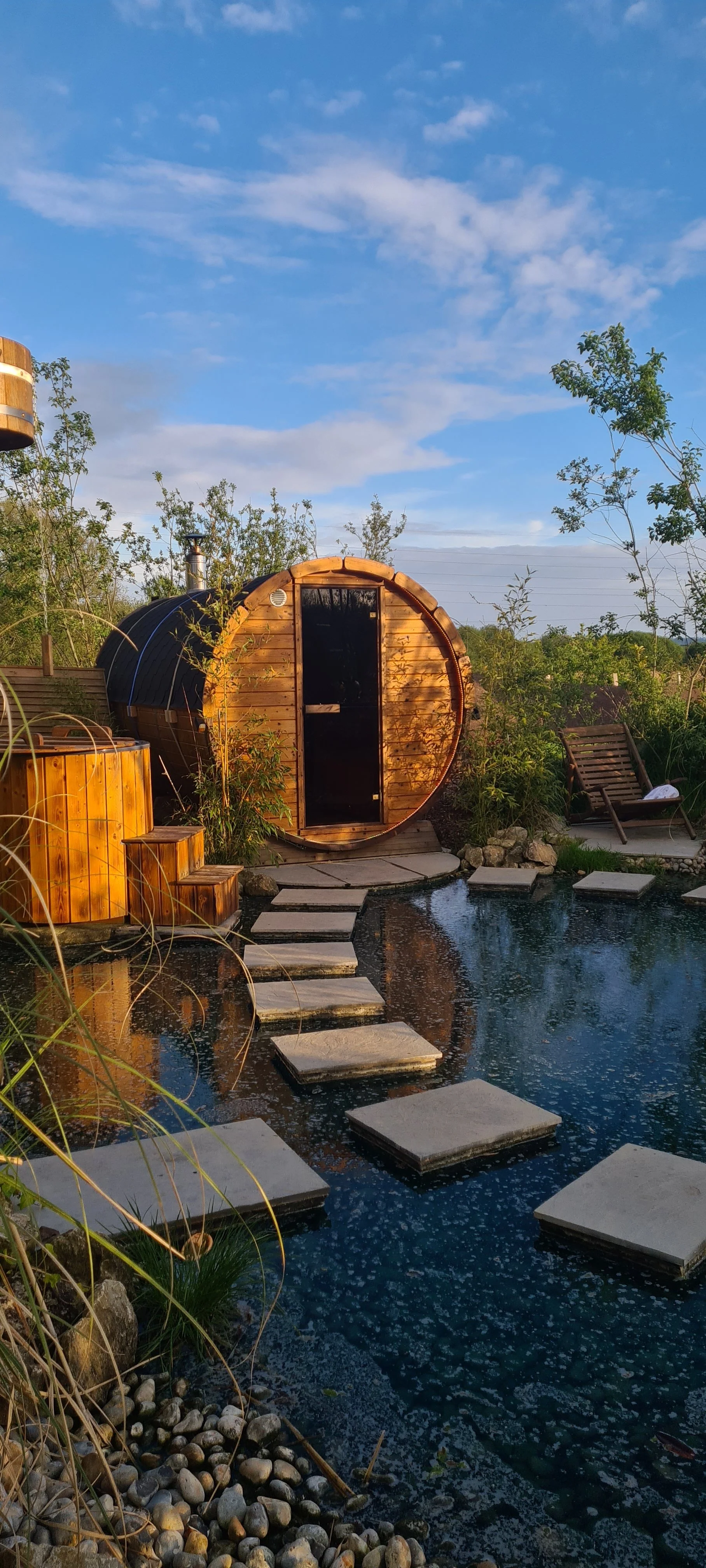 Private wood fired sauna and hot tub getaway in Kent