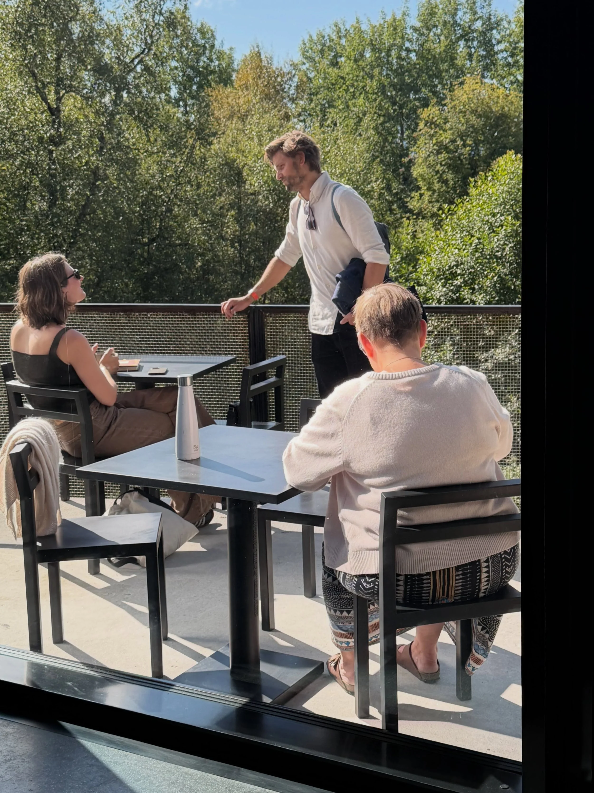 Det har v&aelig;rt mange regnv&aelig;rsdager denne sommeren, men i dag kom solen frem. I kaf&eacute; Sult kan du nyte en kopp kaffe og ett m&aring;ltid p&aring; verandaen i den deilige sommerbrisen.

#hamsunsenteret #nordnorge #sommer #kaf&eacute;