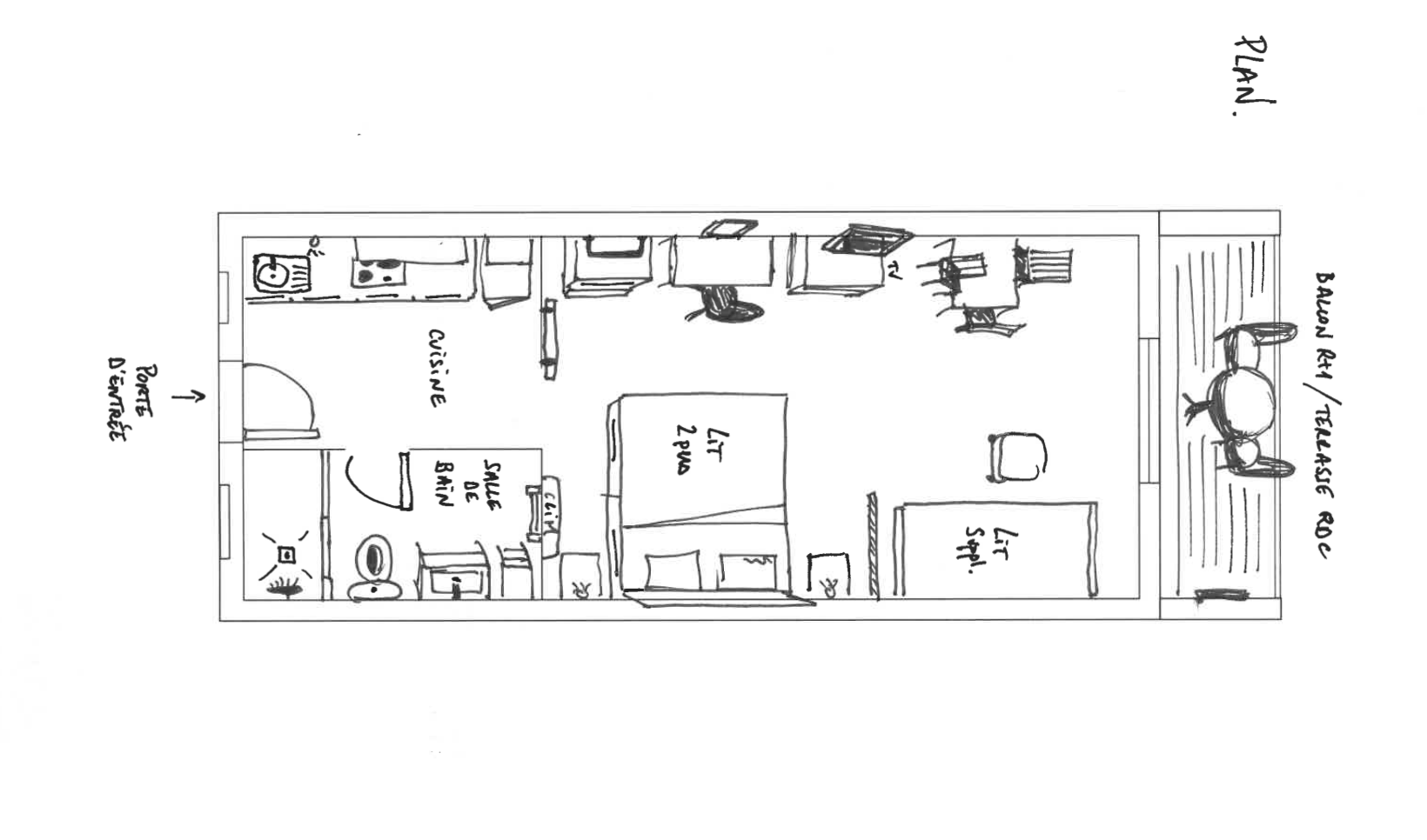 Plan du rez-de-chaussée d'une maison avec entrée, cuisine, salle de bain, salon avec lit et terrasse avec table et chaises.