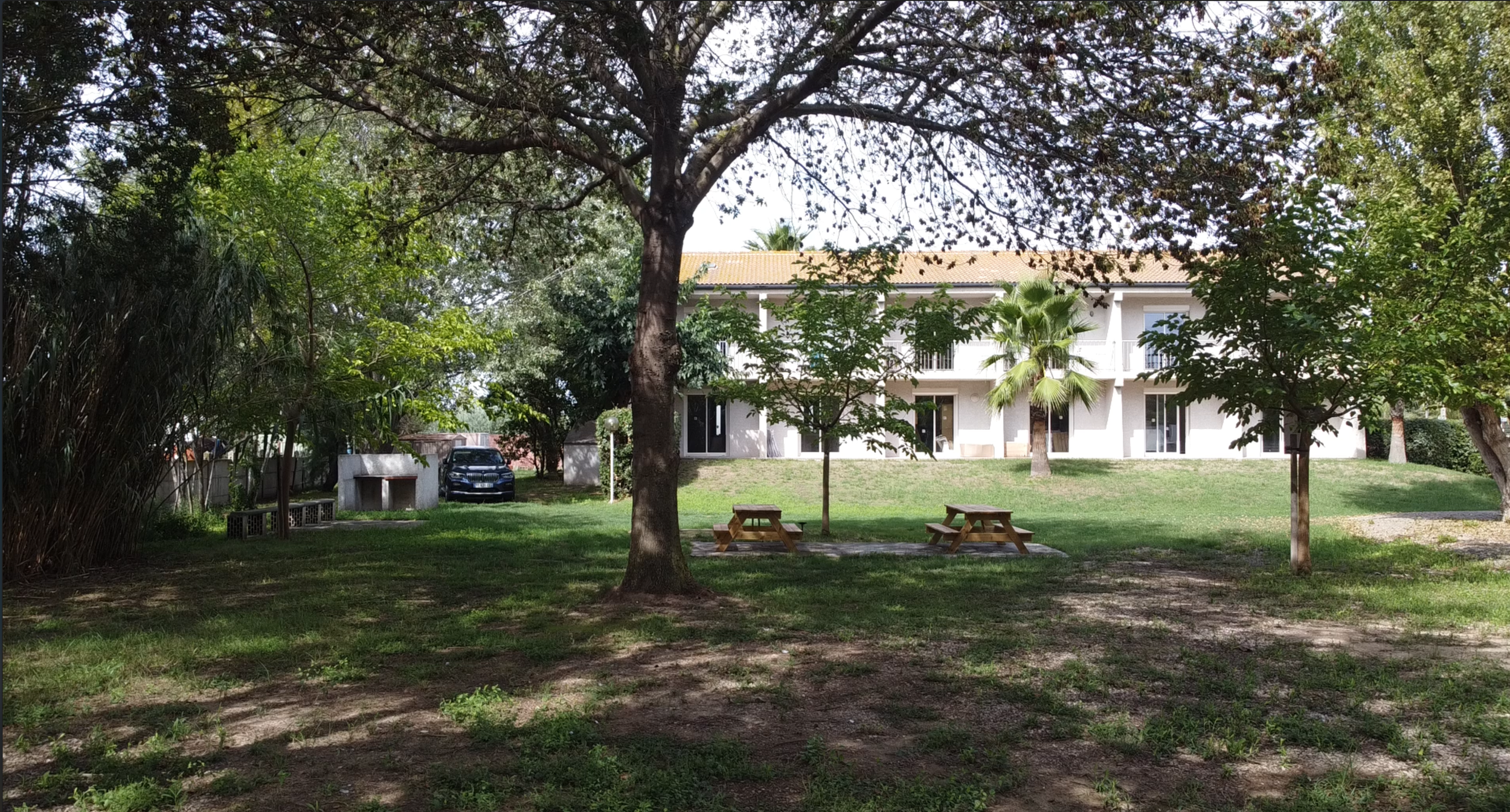 Vue sur notre jardine et nos appartements