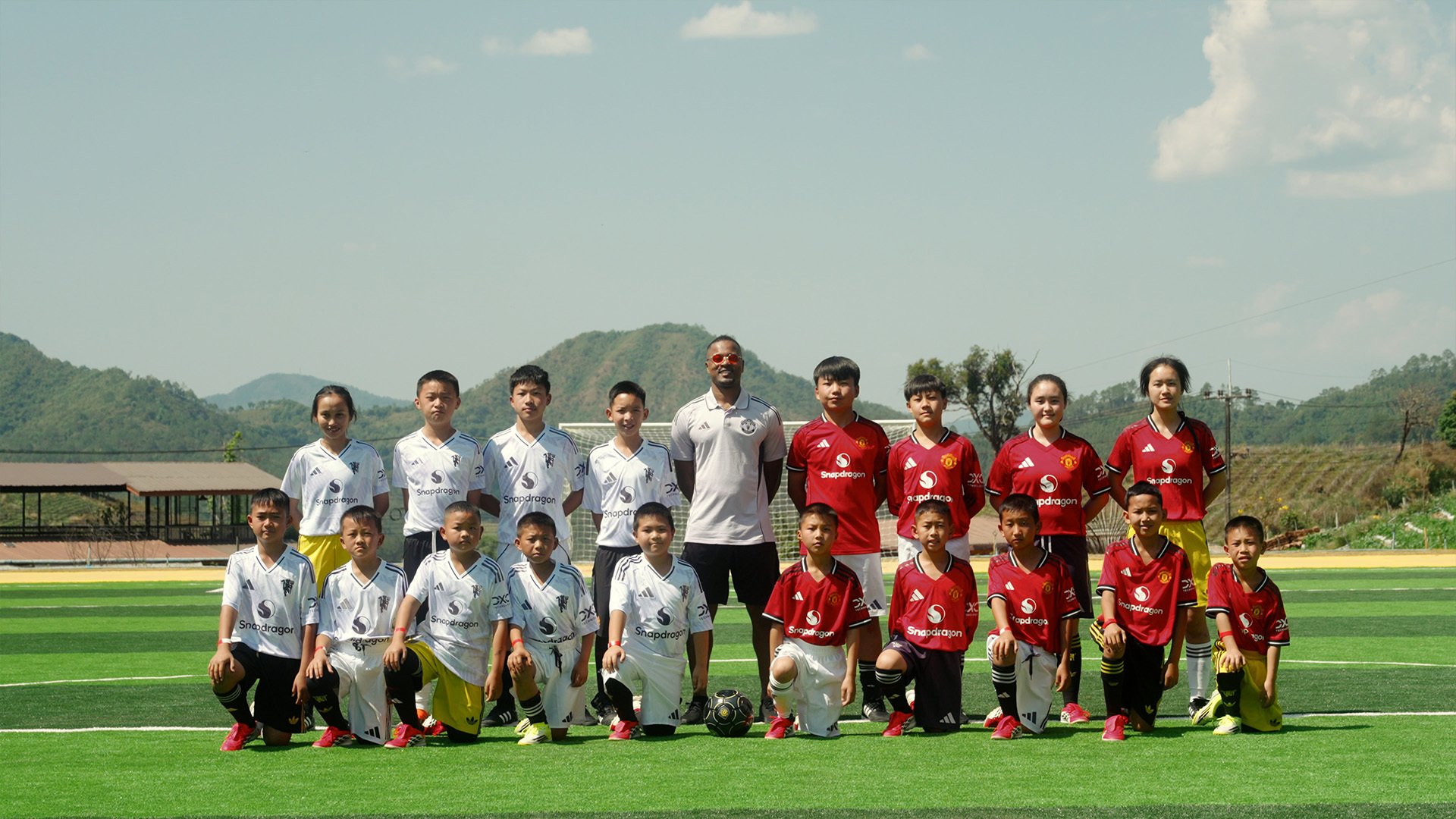 Evra&Community-Team_16x9.jpg
