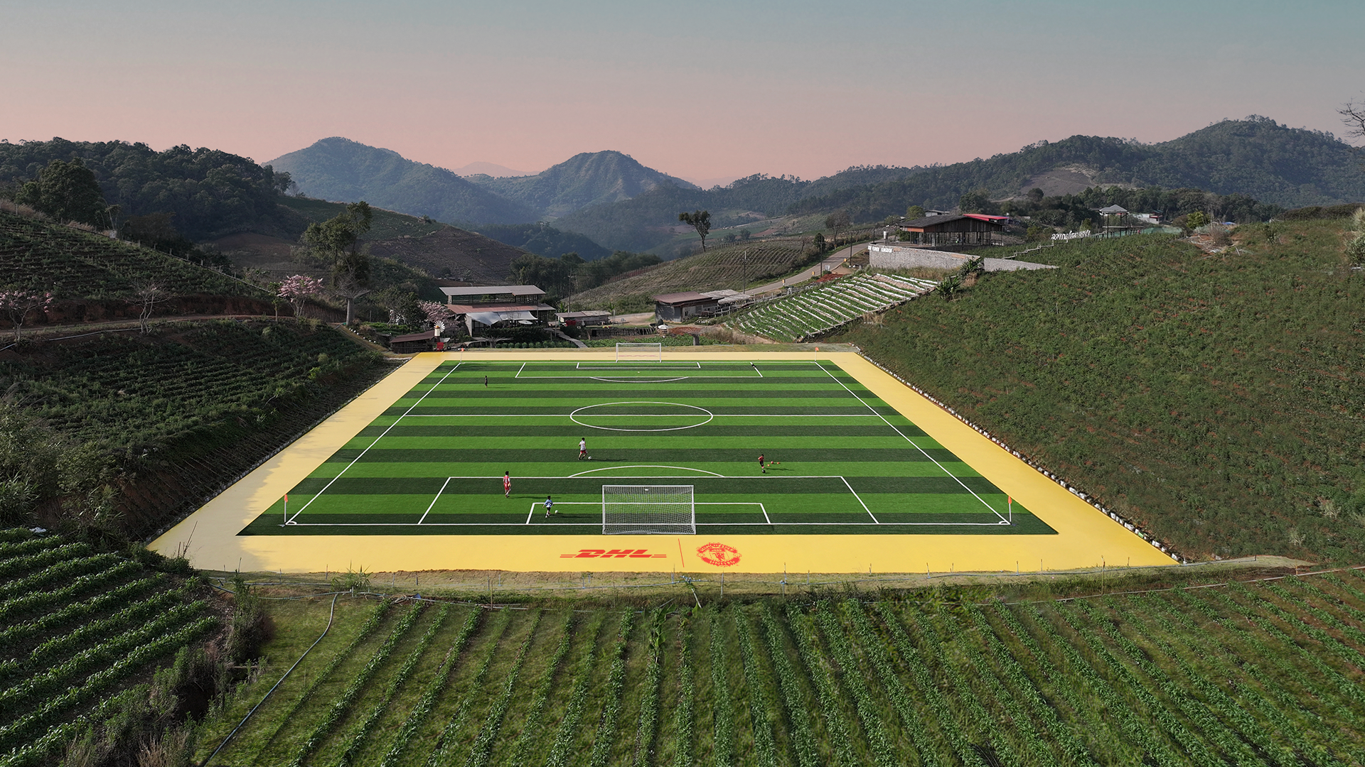 DHL EXPRESS - CLIENT SERVICE / STRATEGY / CREATIVE & DESIGN / PRODUCTION