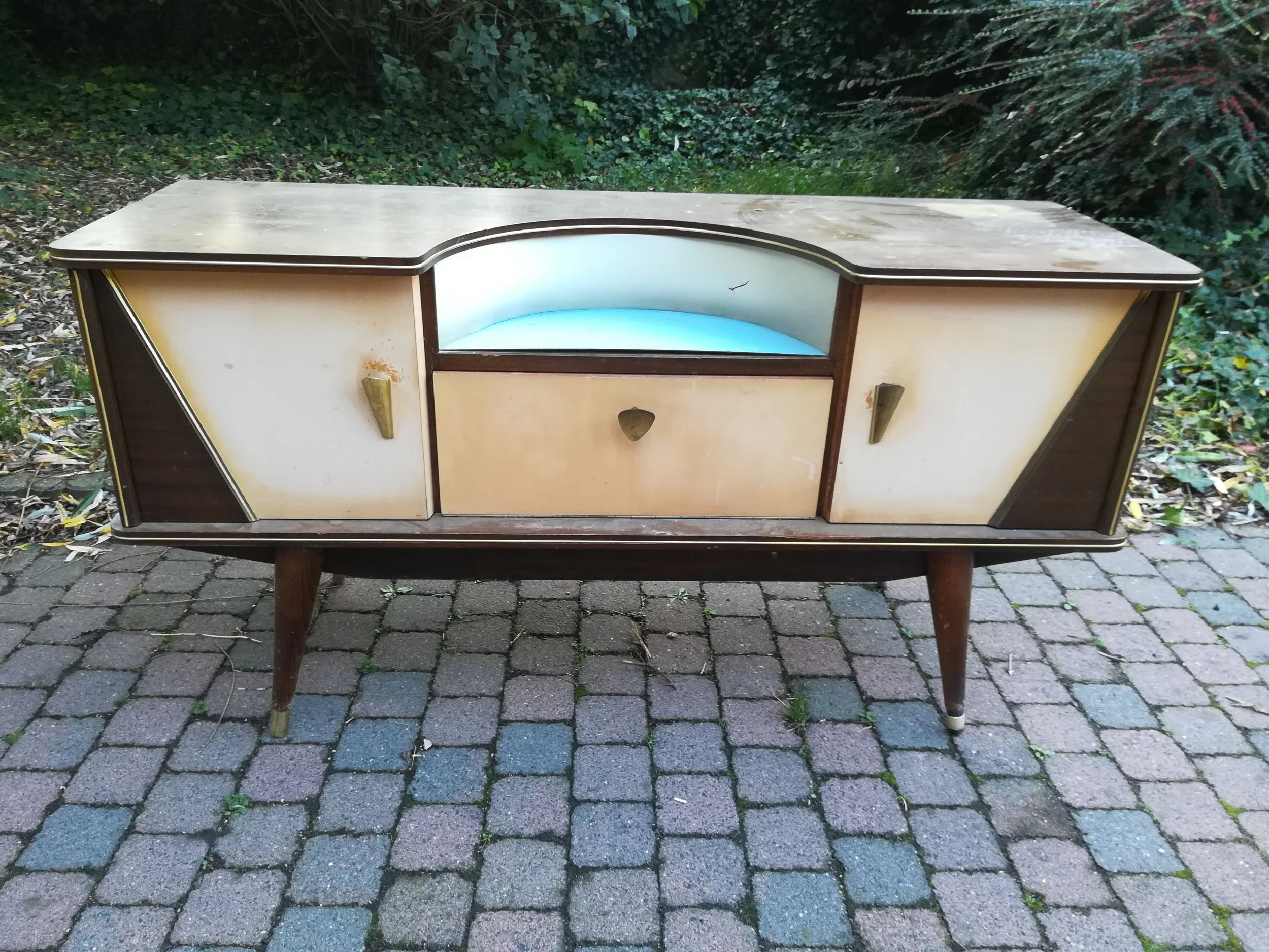 L120 cm x P40 cm x H63 cm