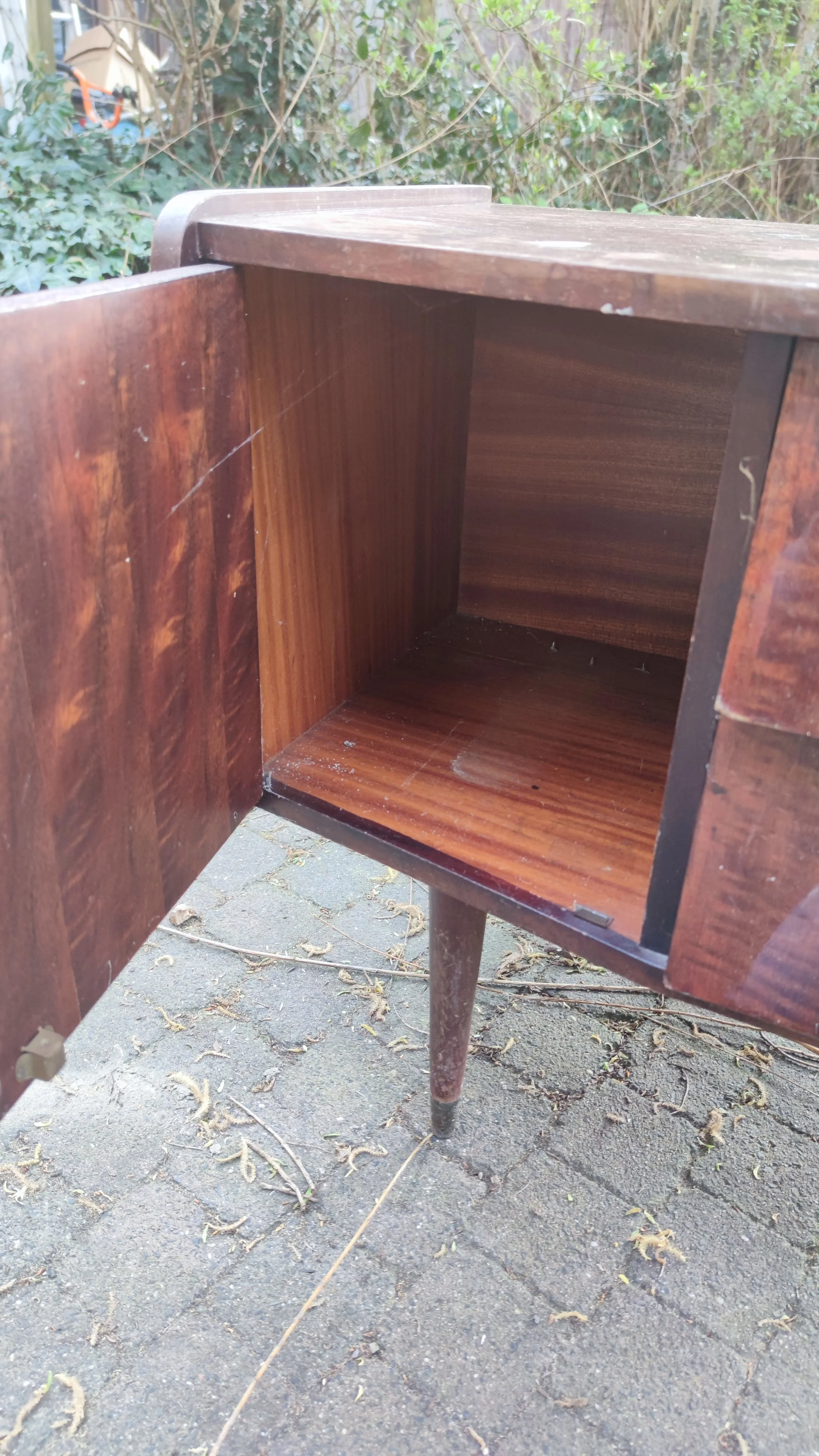 L130 cm x P45 cm x H63 cm