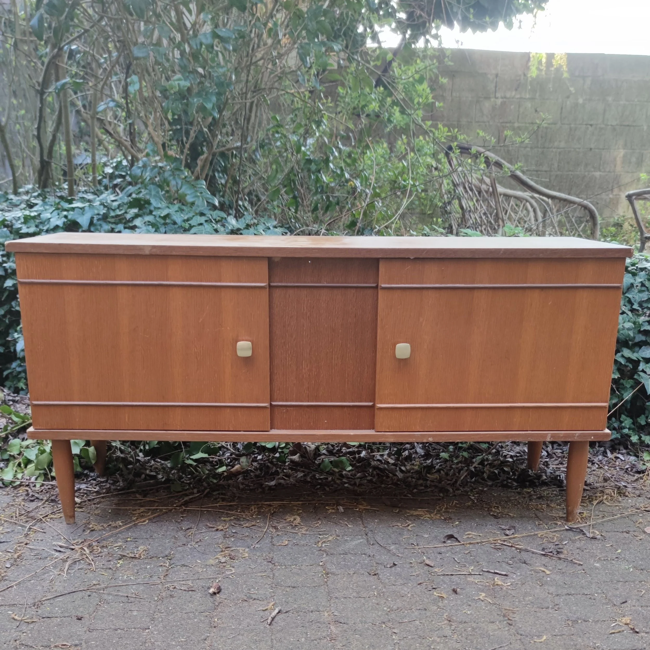 L120 cm x P40 cm x H59 cm