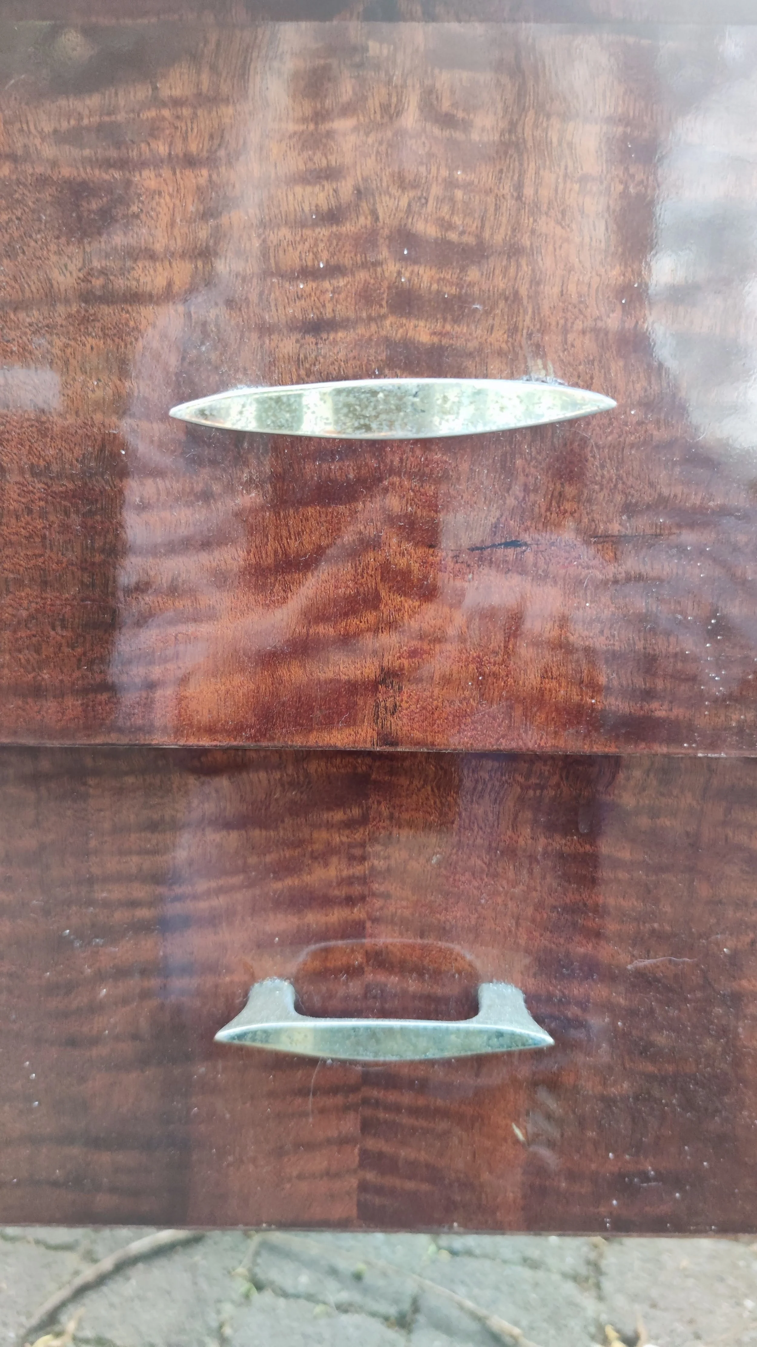 L130 cm x P45 cm x H63 cm