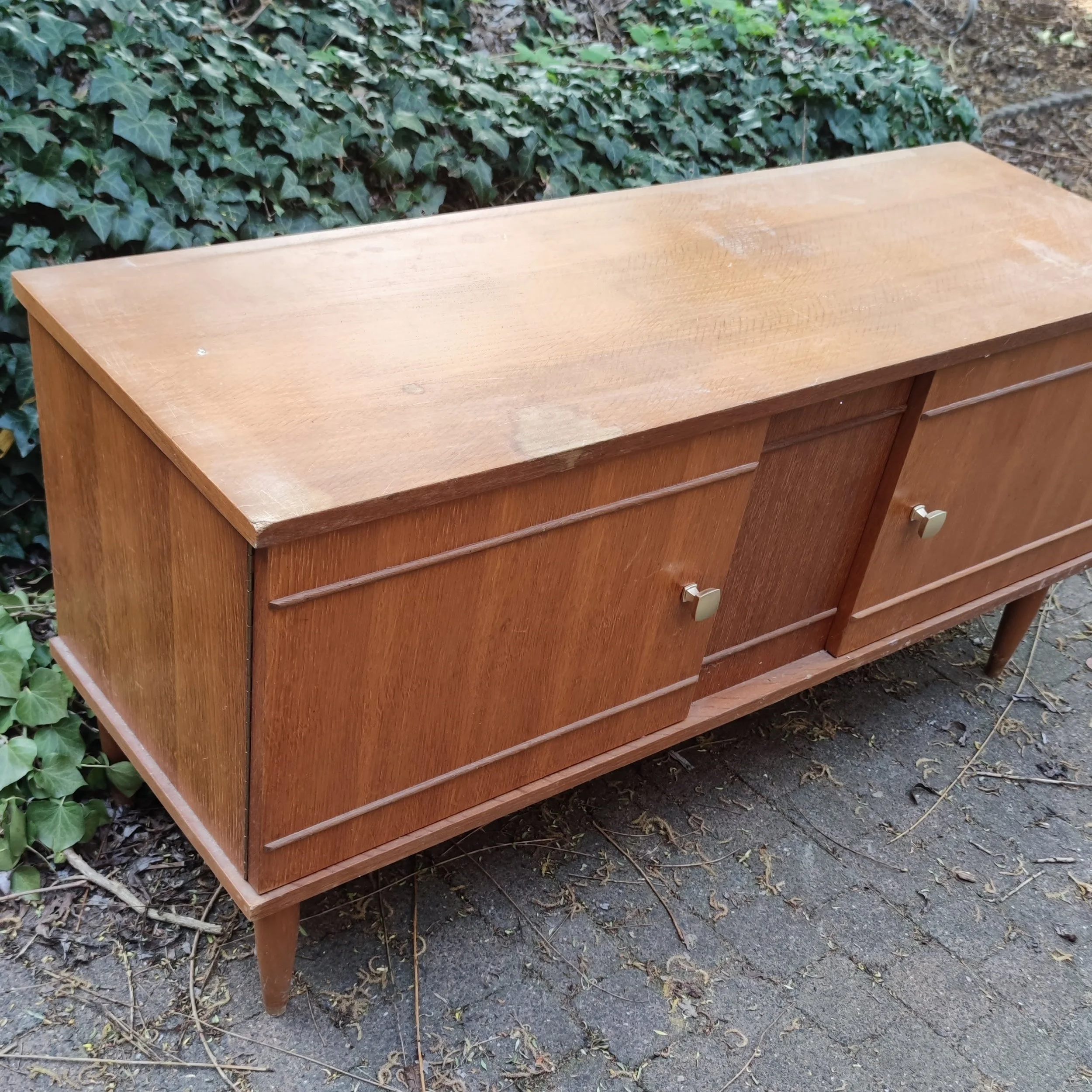 L120 cm x P40 cm x H59 cm