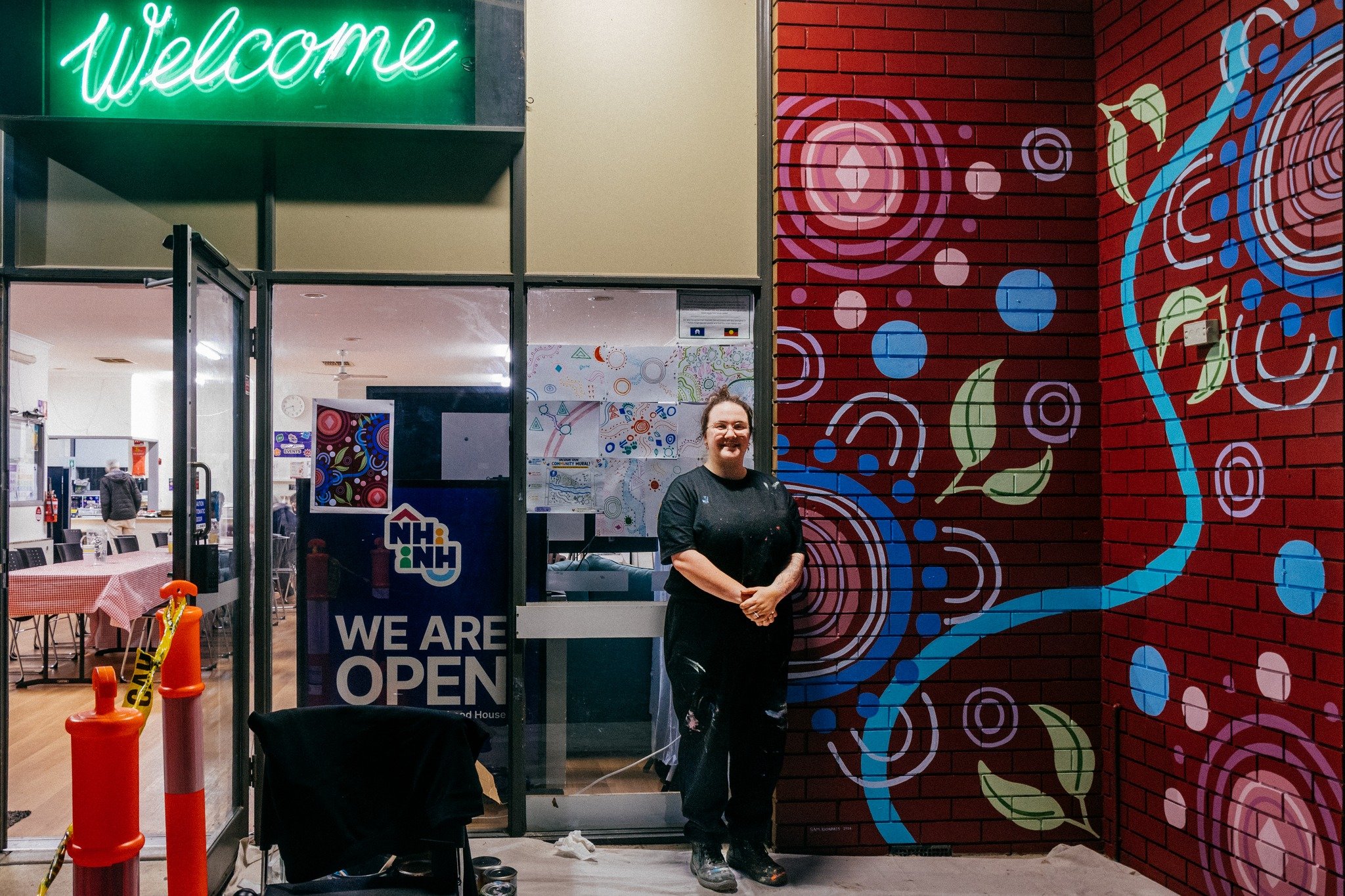 Our new mural is complete! 🎨

A huge thank you to Wurundjeri and Dja Dja Wurrung artist Sam Richards for creating this beautiful artwork for our neighbourhood house.

Community members came together to share their ideas and stories during mural cons