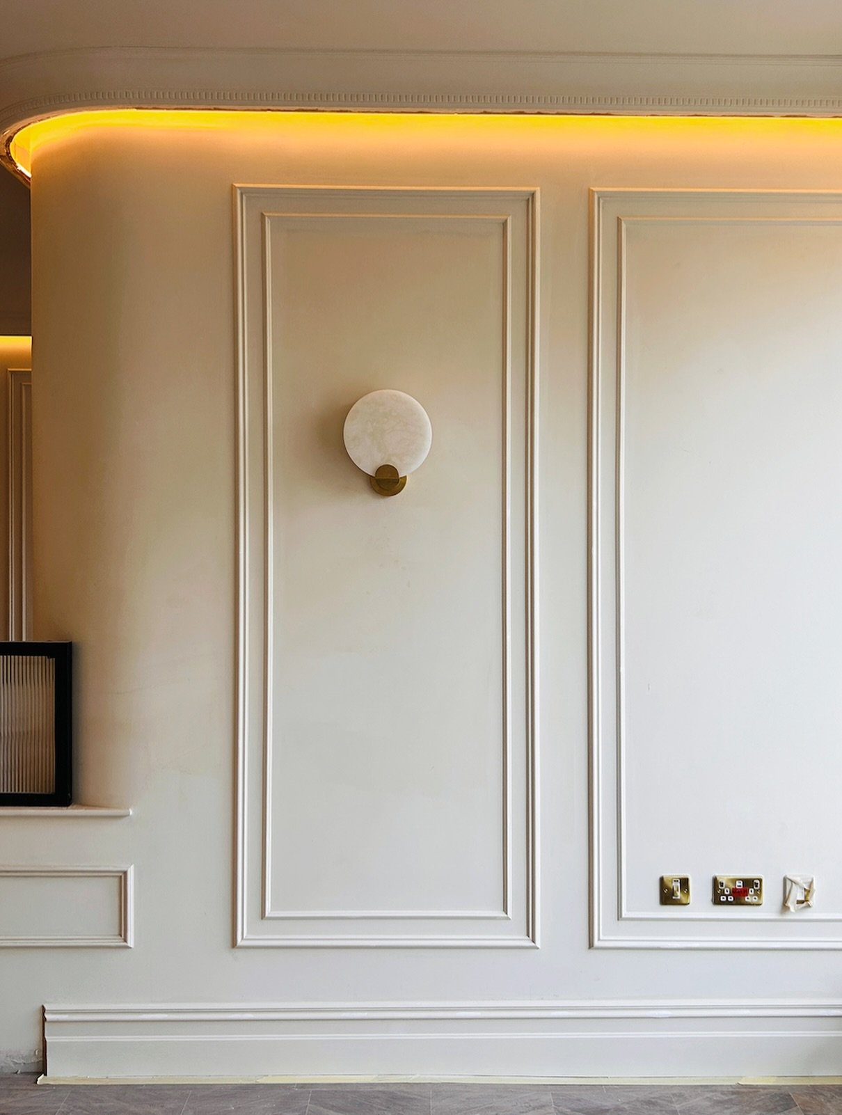 This is what designers focus on before any furniture goes in.
Panelling, proportions, lighting, curves&hellip;
These are the details that actually make a space feel considered.
Get this right, and everything else falls into place.

Project: College R