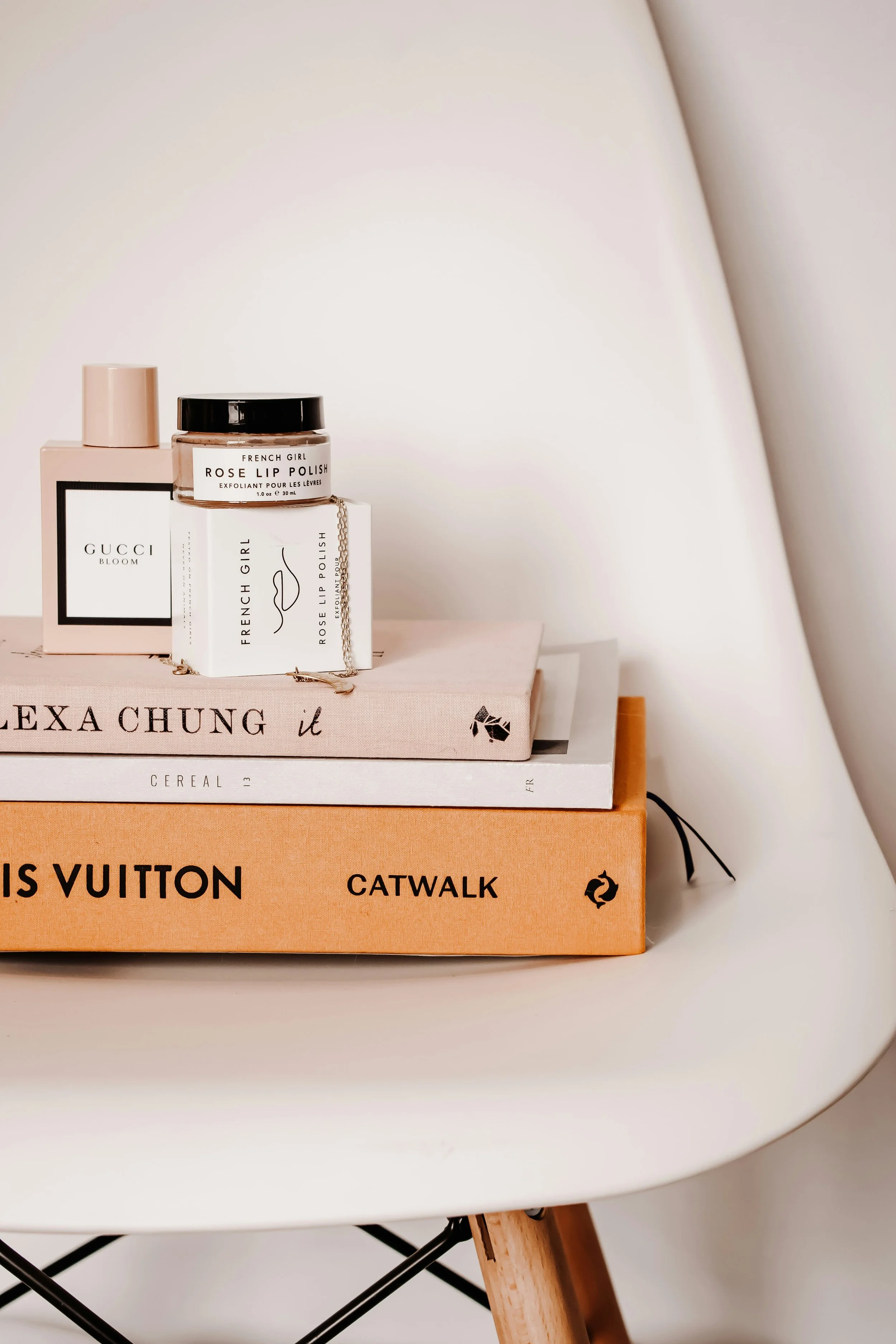 elegant-capsule-wardrobe-neutral-outfits