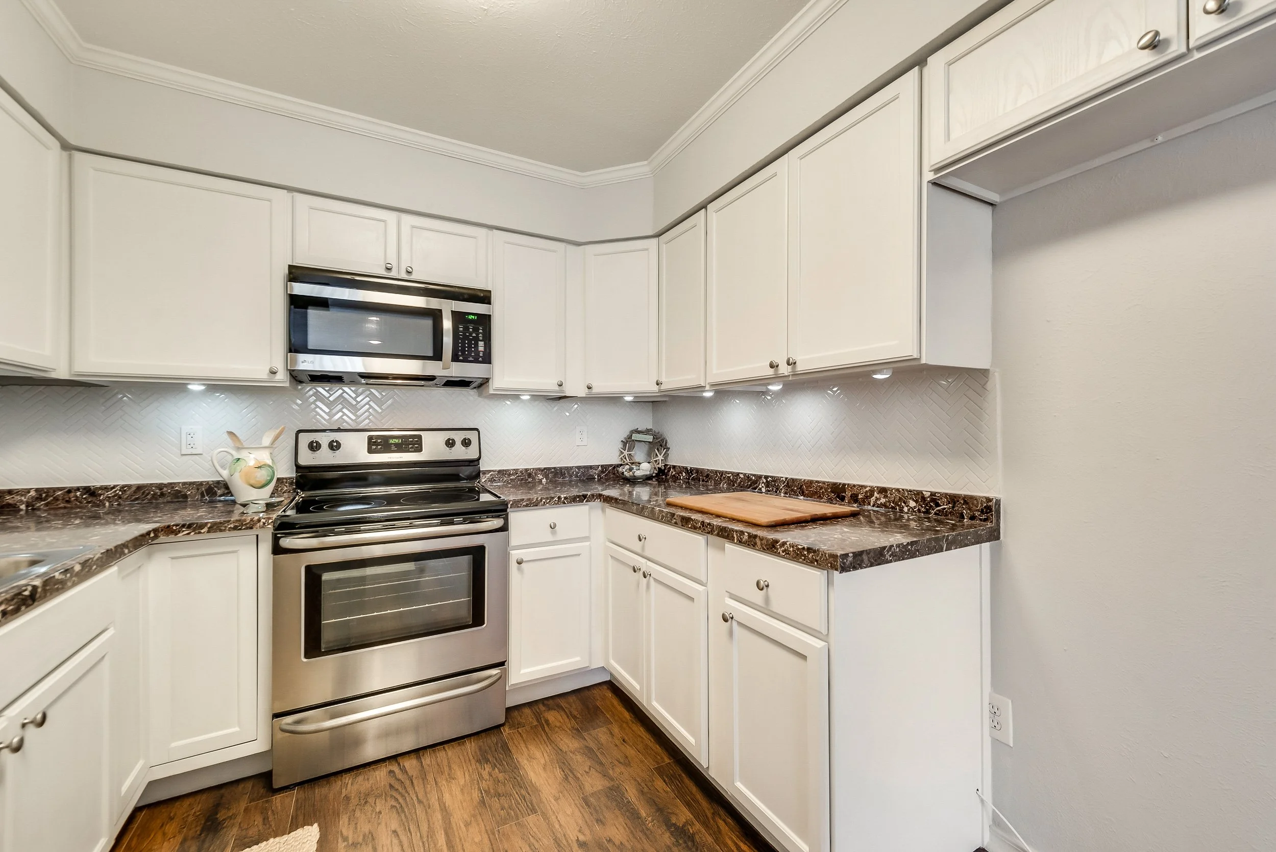 Kitchen: Original appliances integrated with modern finishes to create a refreshed, updated aesthetic