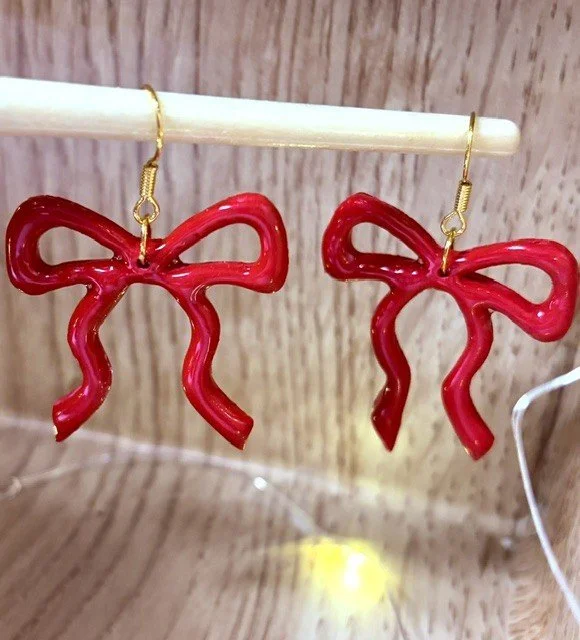 Large red bows.jpg