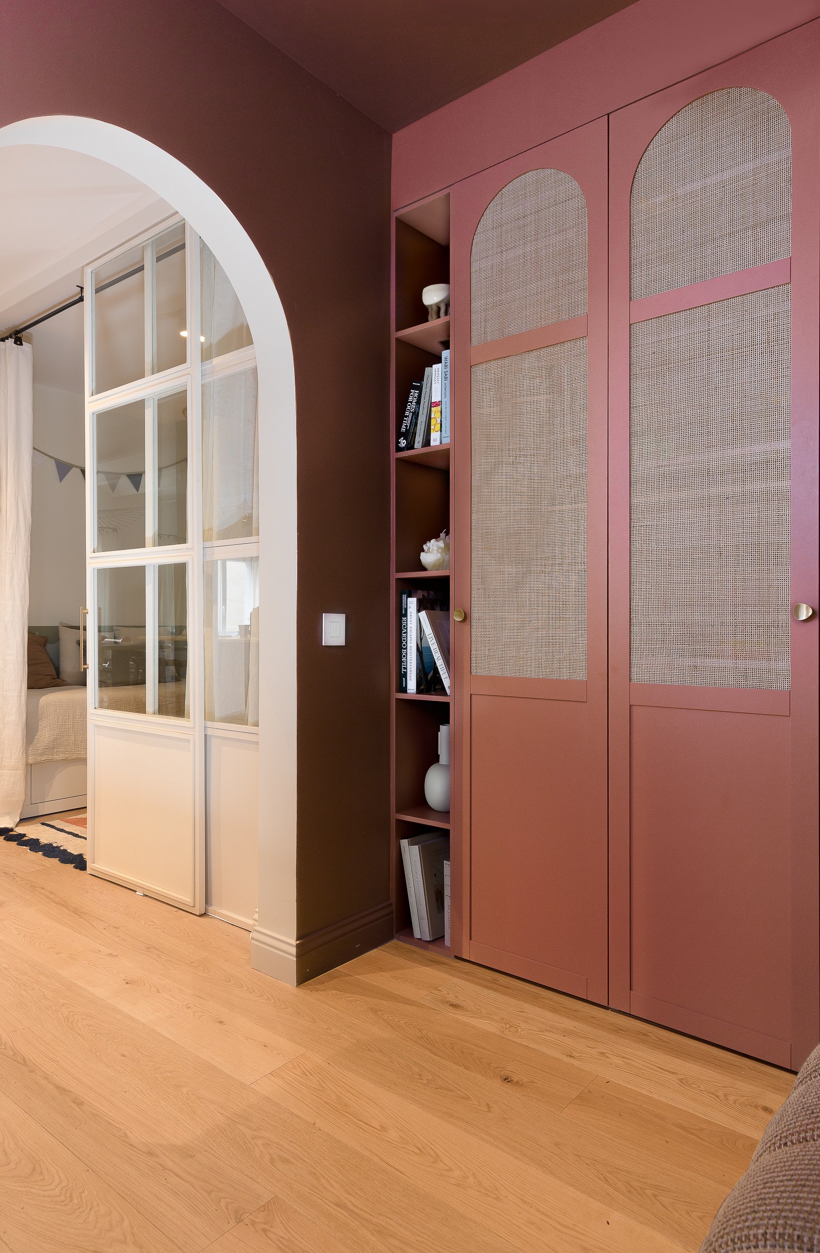 renovation-entrée-terracotta-appartement-sarria-barcelone-rangement-sur-mesure-architecte-interieur