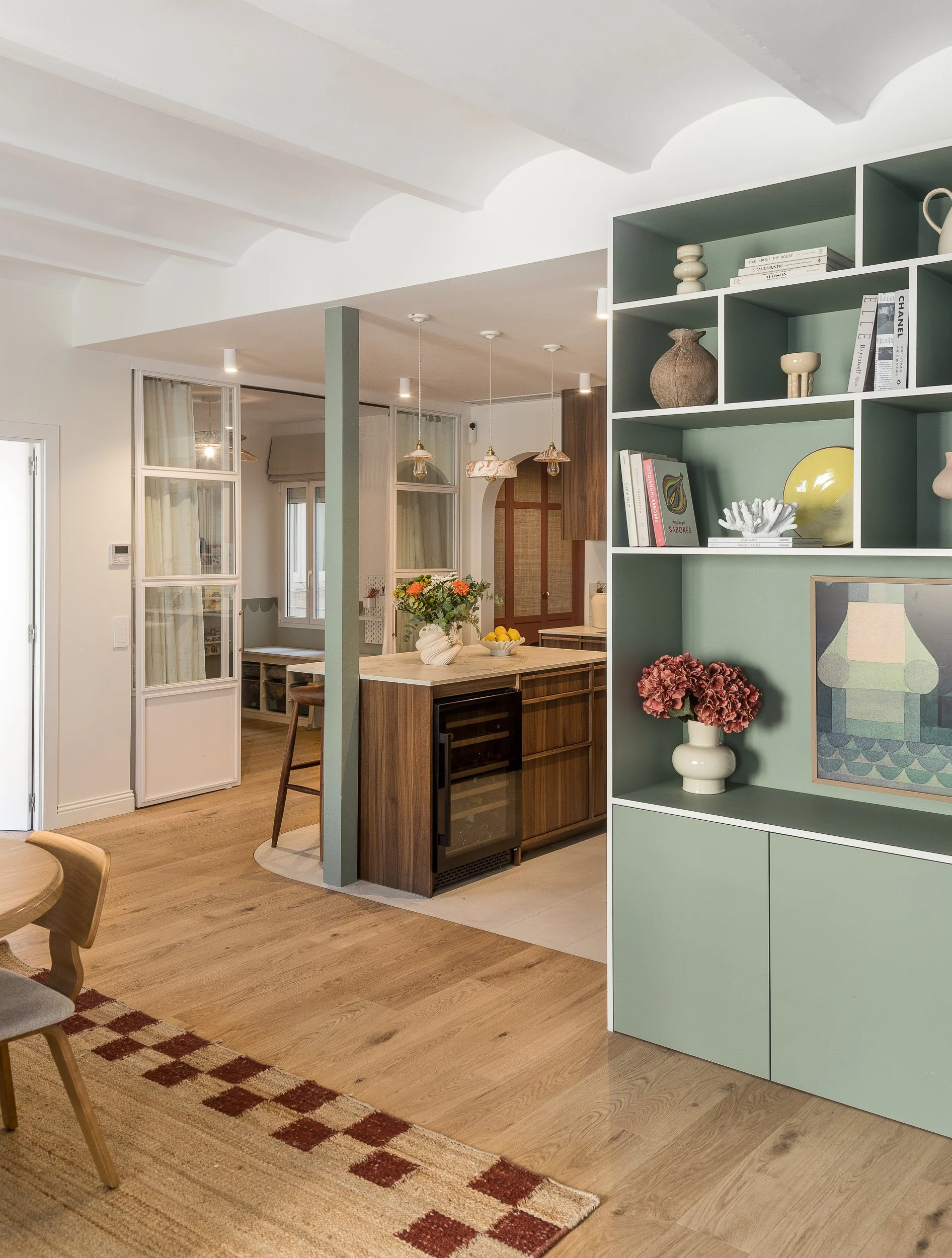 renovation-cuisine-appartement-sarria-barcelone-bois-plan-de-travail-bibliotheque-sur-mesure-architecte-interieur